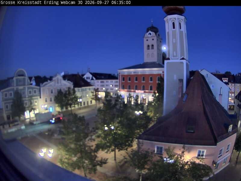 Archiv Foto Webcam Erding: Schrannenplatz und Kirche