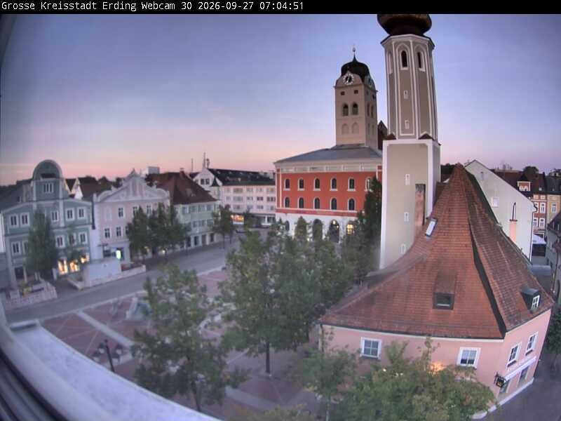 Archiv Foto Webcam Erding: Schrannenplatz und Kirche