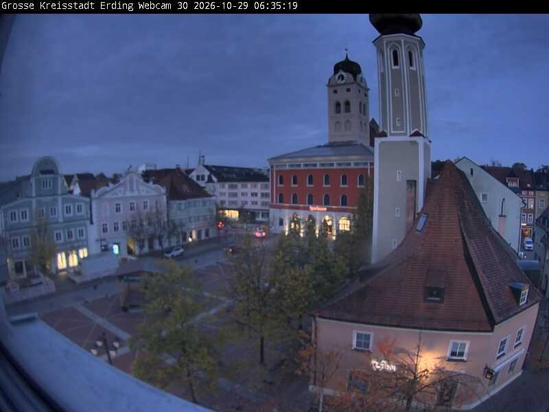 Archiv Foto Webcam Erding: Schrannenplatz und Kirche