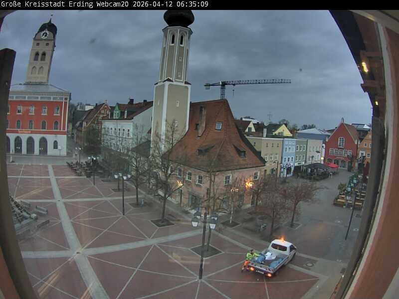 Archiv Foto Webcam Erding: Stadtturm, Kirche und Fußgängerzone