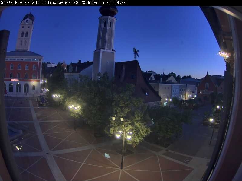 Archiv Foto Webcam Erding: Stadtturm, Kirche und Fußgängerzone