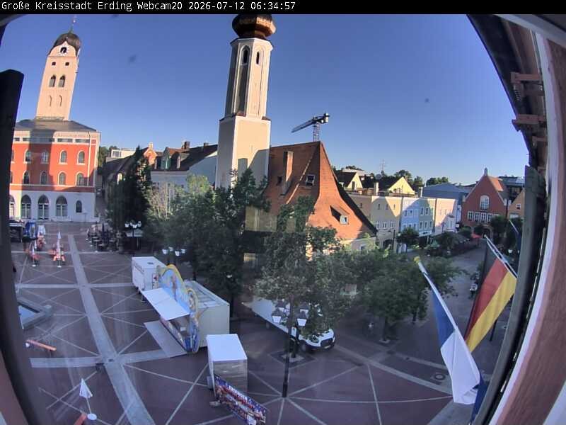 Archiv Foto Webcam Erding: Stadtturm, Kirche und Fußgängerzone