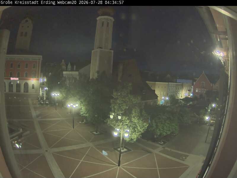 Archiv Foto Webcam Erding: Stadtturm, Kirche und Fußgängerzone