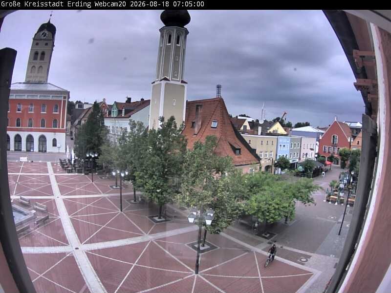 Archiv Foto Webcam Erding: Stadtturm, Kirche und Fußgängerzone