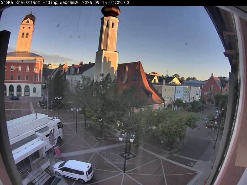 Archiv Foto Webcam Erding: Stadtturm, Kirche und Fußgängerzone