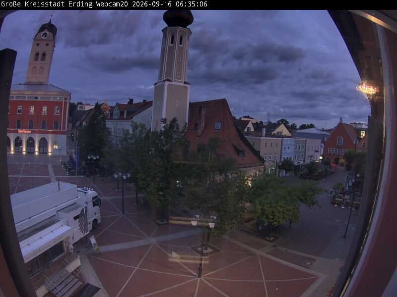 Archiv Foto Webcam Erding: Stadtturm, Kirche und Fußgängerzone