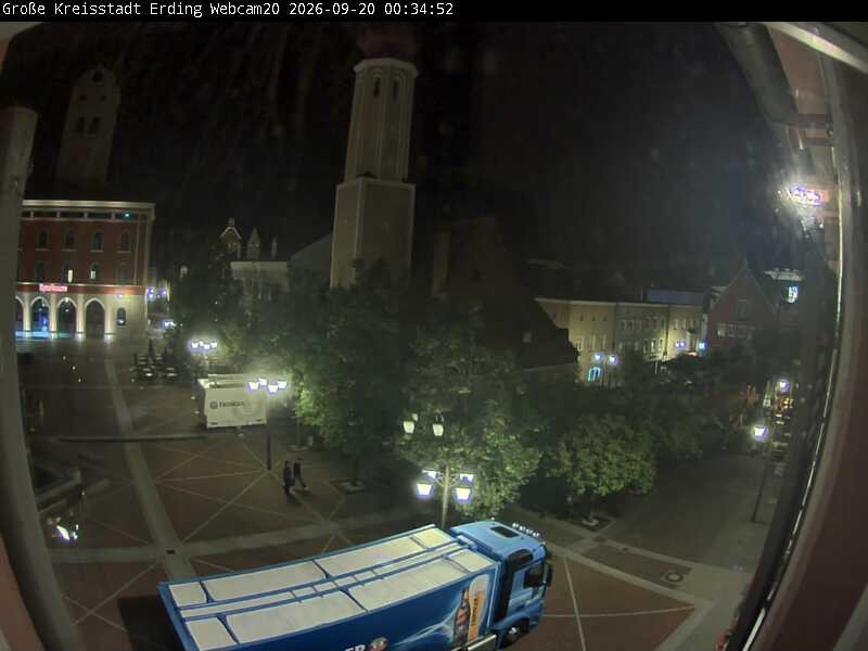 Archiv Foto Webcam Erding: Stadtturm, Kirche und Fußgängerzone