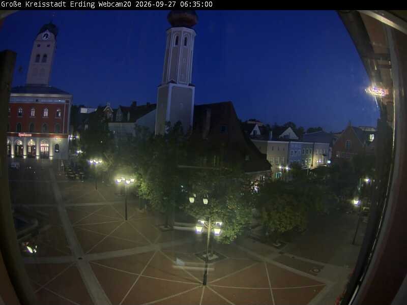 Archiv Foto Webcam Erding: Stadtturm, Kirche und Fußgängerzone
