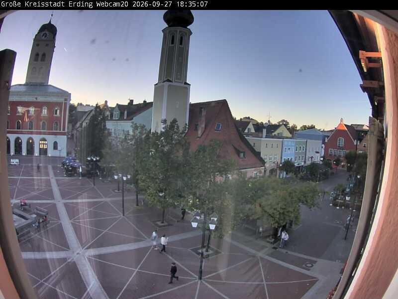 Archiv Foto Webcam Erding: Stadtturm, Kirche und Fußgängerzone
