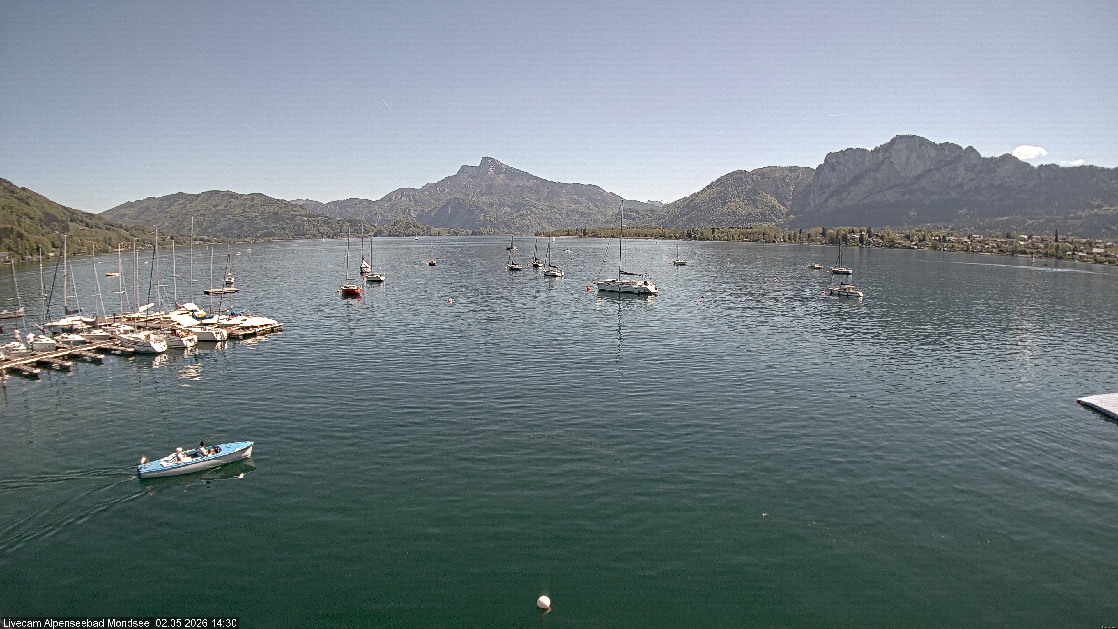 Archived image Webcam Public beach Alpenseebad at the Mondsee