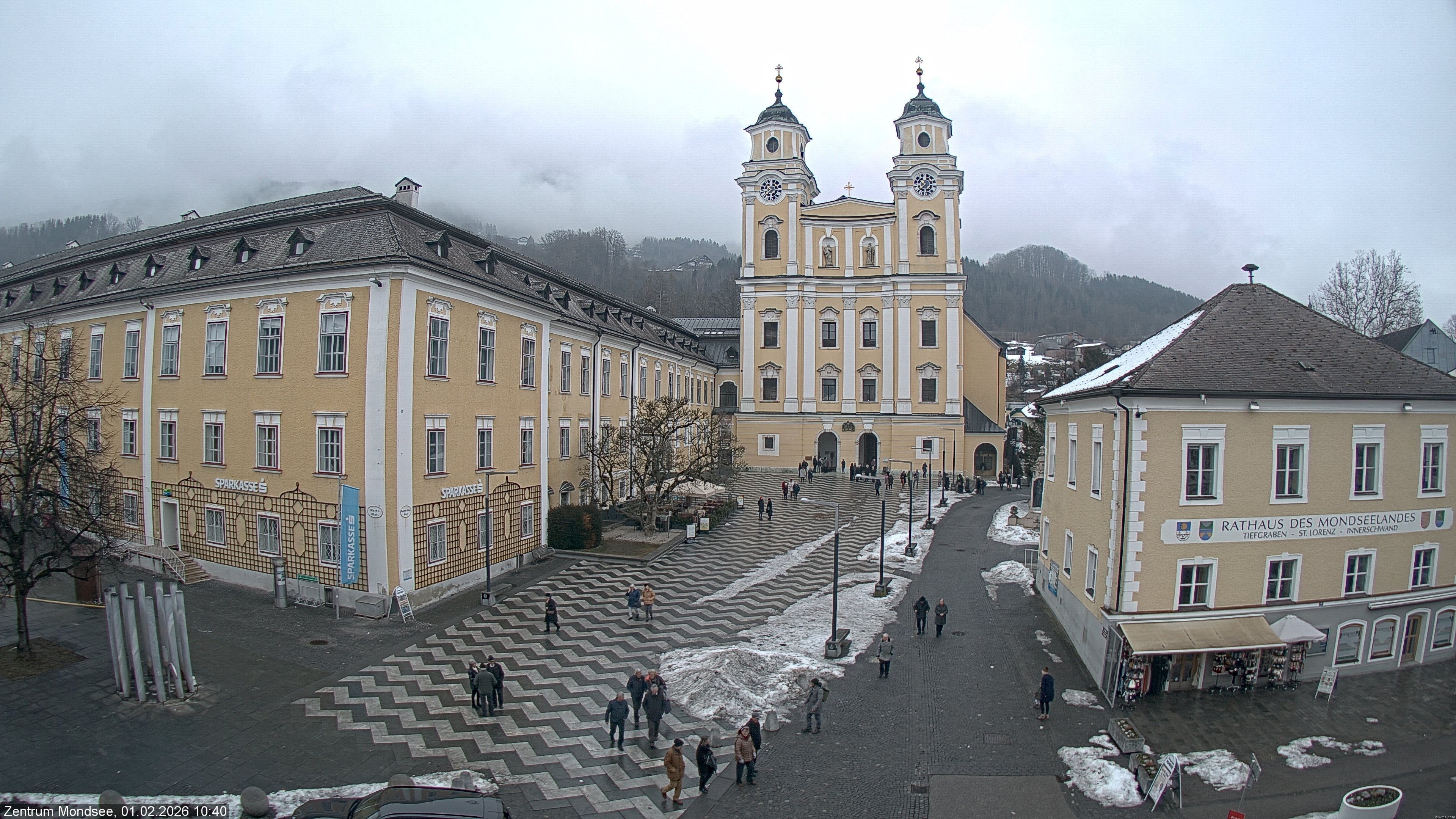 Archived image Webcam View at the market square in Mondsee