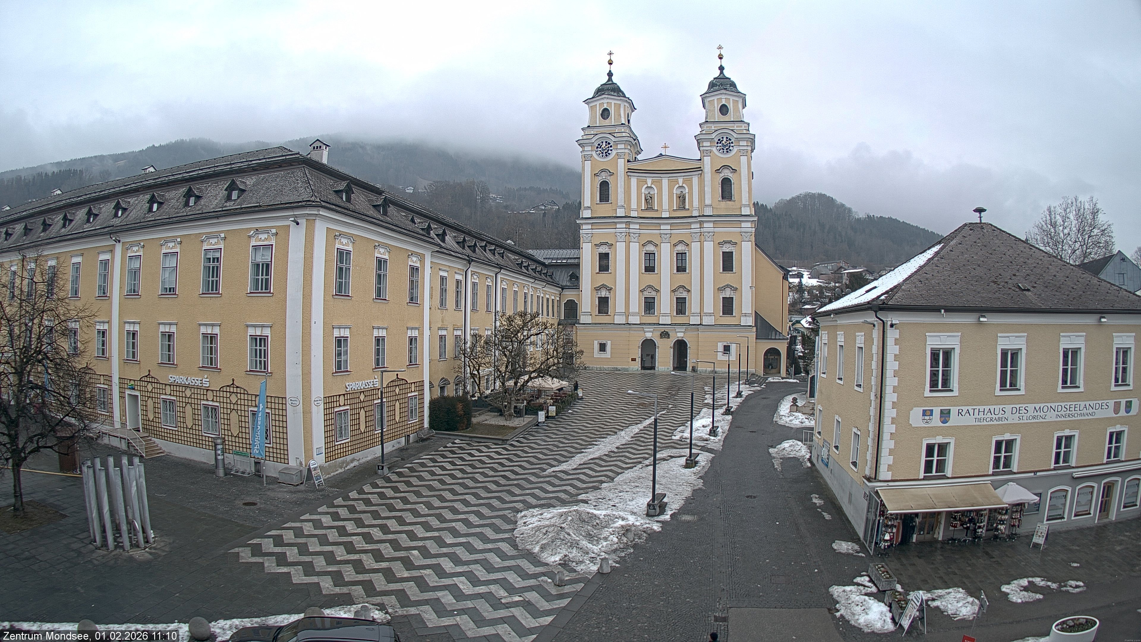 Archived image Webcam View at the market square in Mondsee