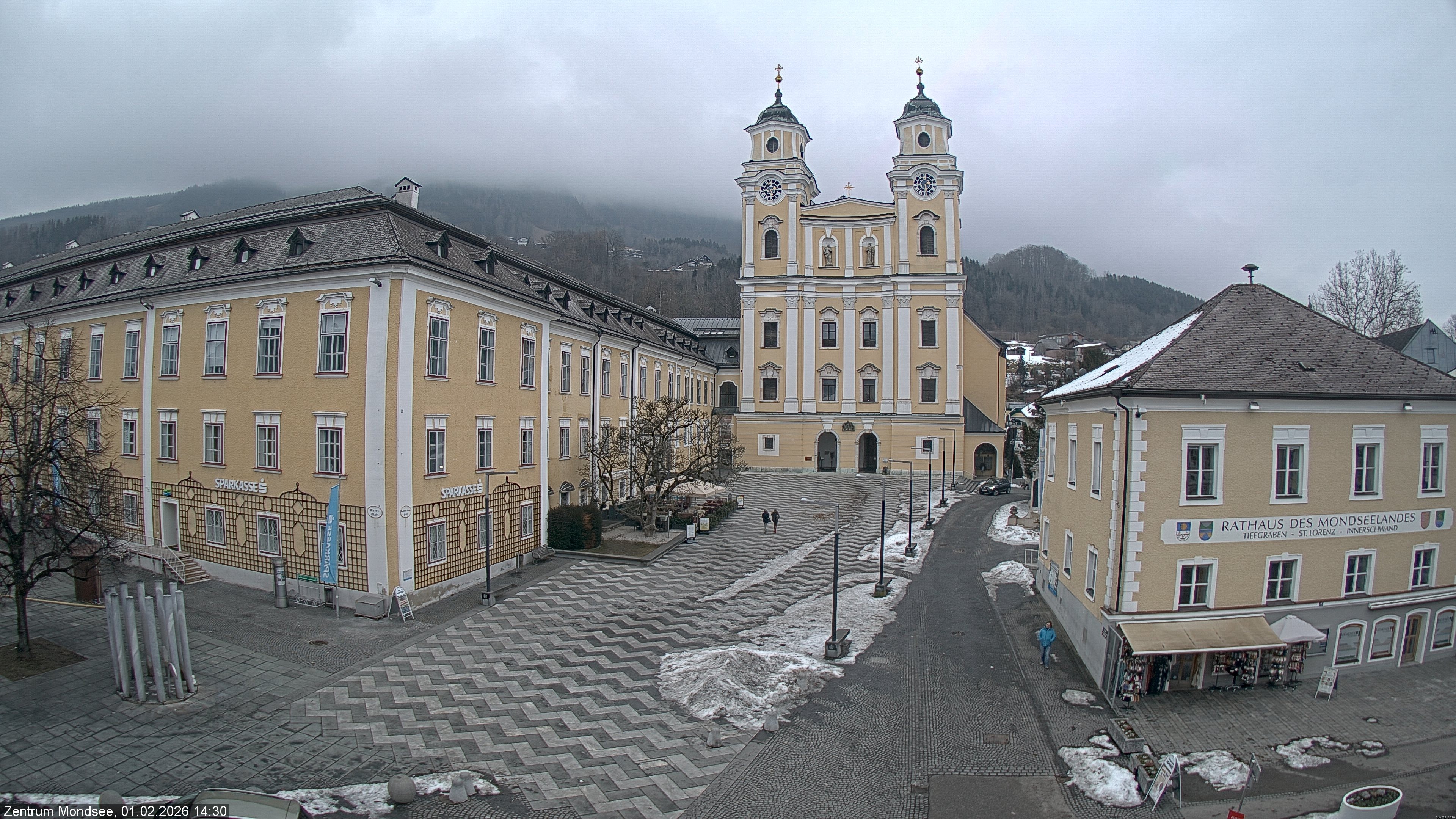 Archived image Webcam View at the market square in Mondsee