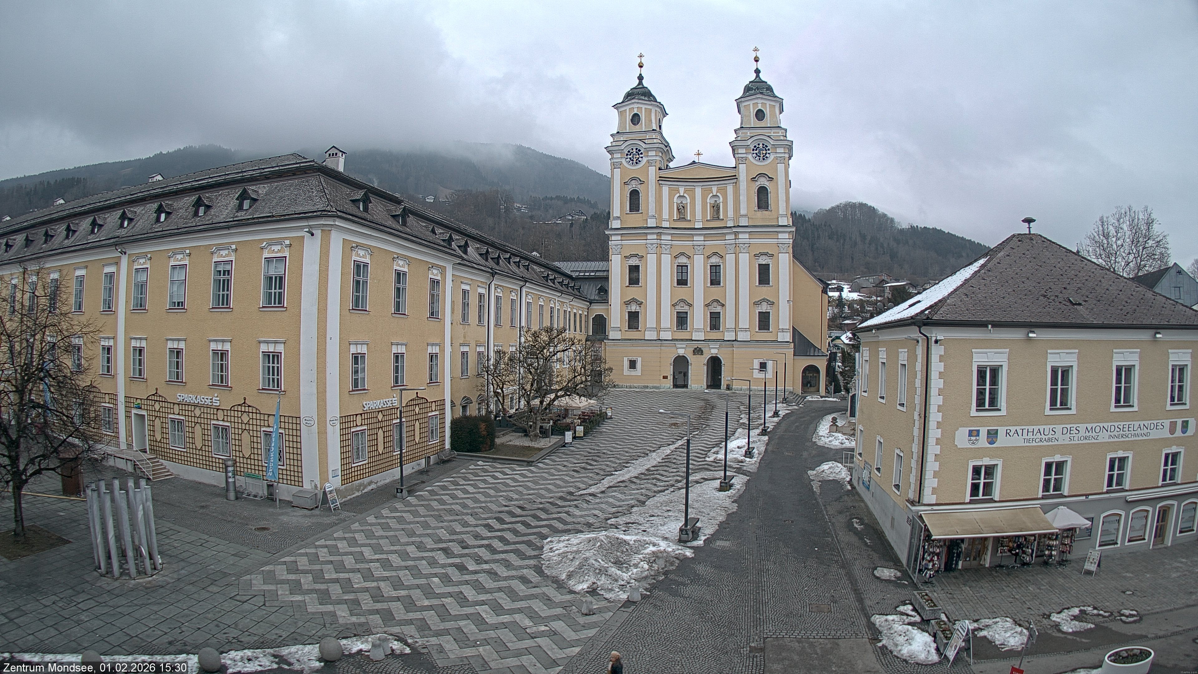 Archived image Webcam View at the market square in Mondsee