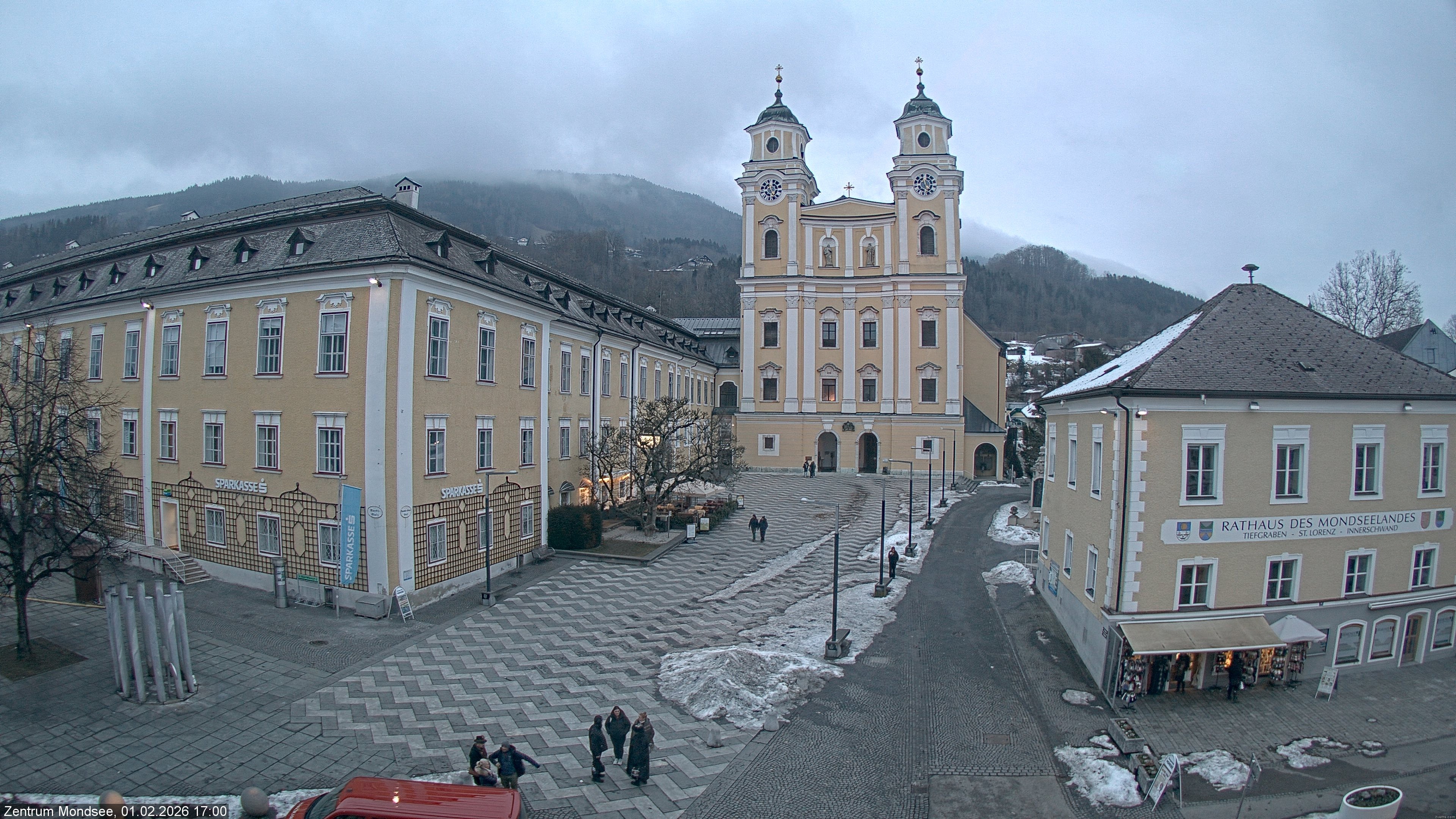 Archived image Webcam View at the market square in Mondsee