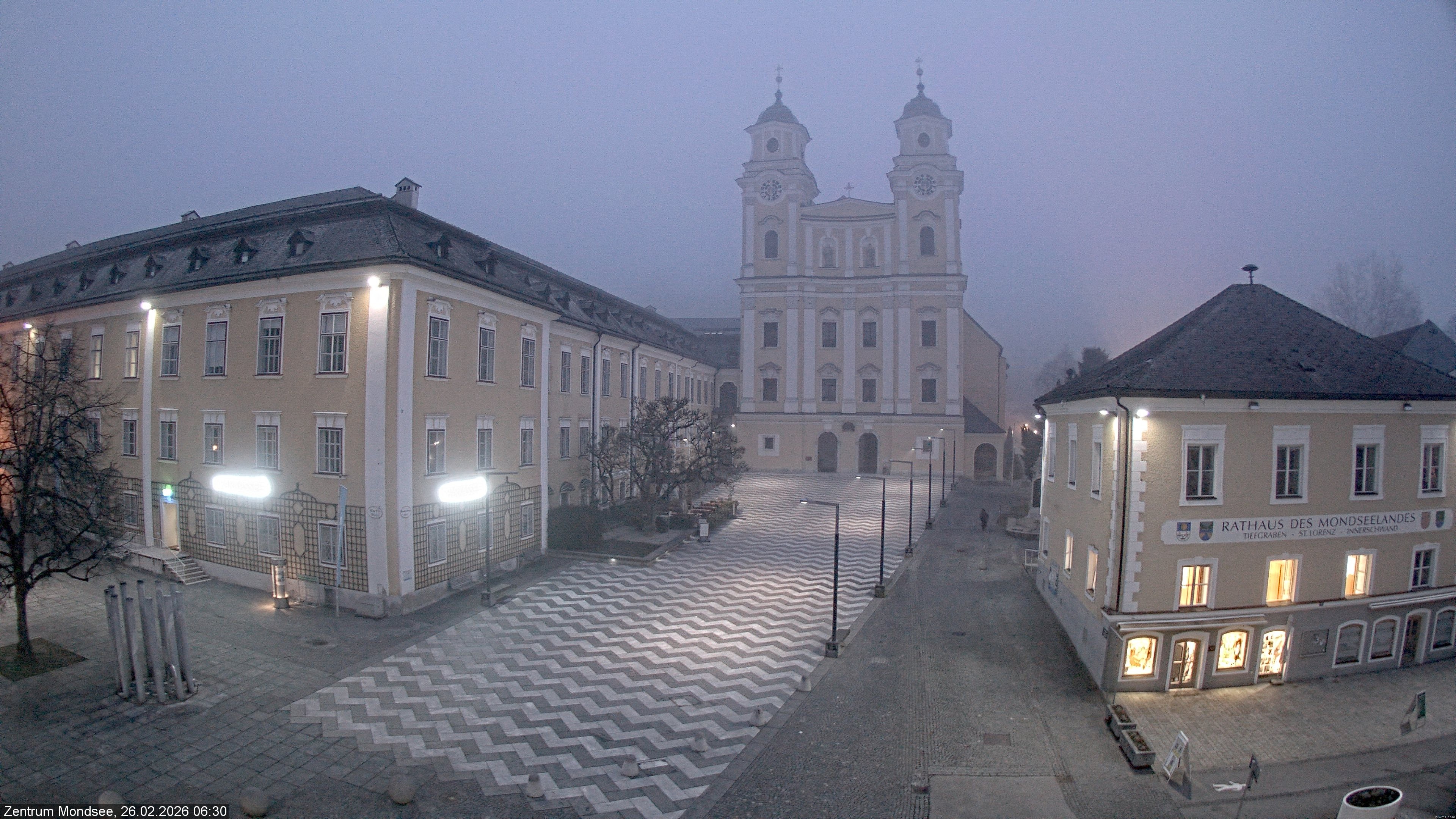 Archived image Webcam View at the market square in Mondsee