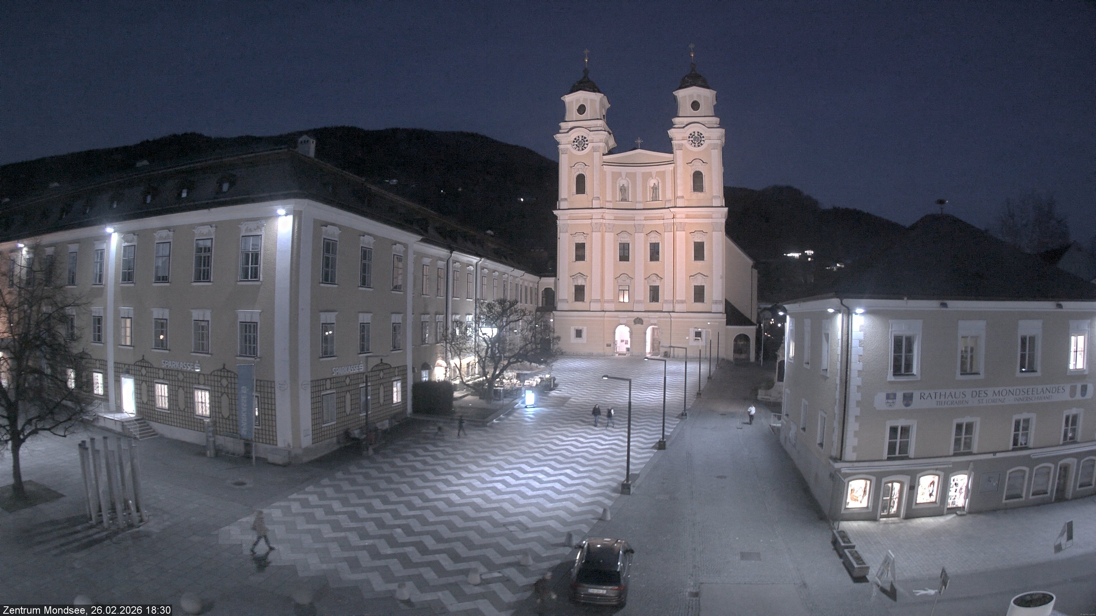 Archived image Webcam View at the market square in Mondsee
