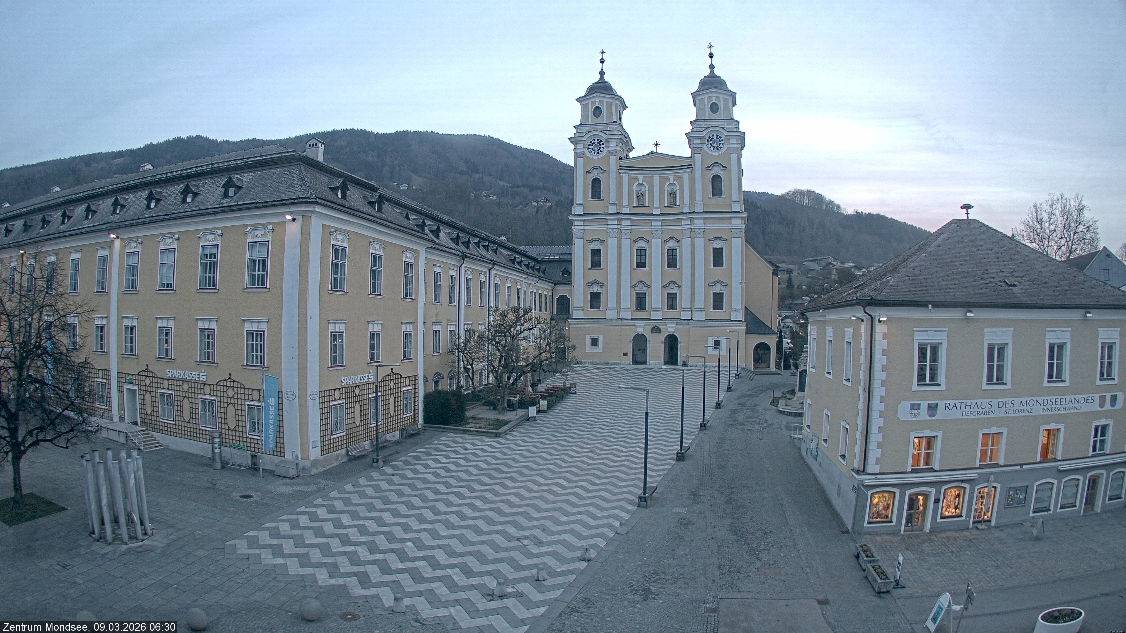 Archived image Webcam View at the market square in Mondsee