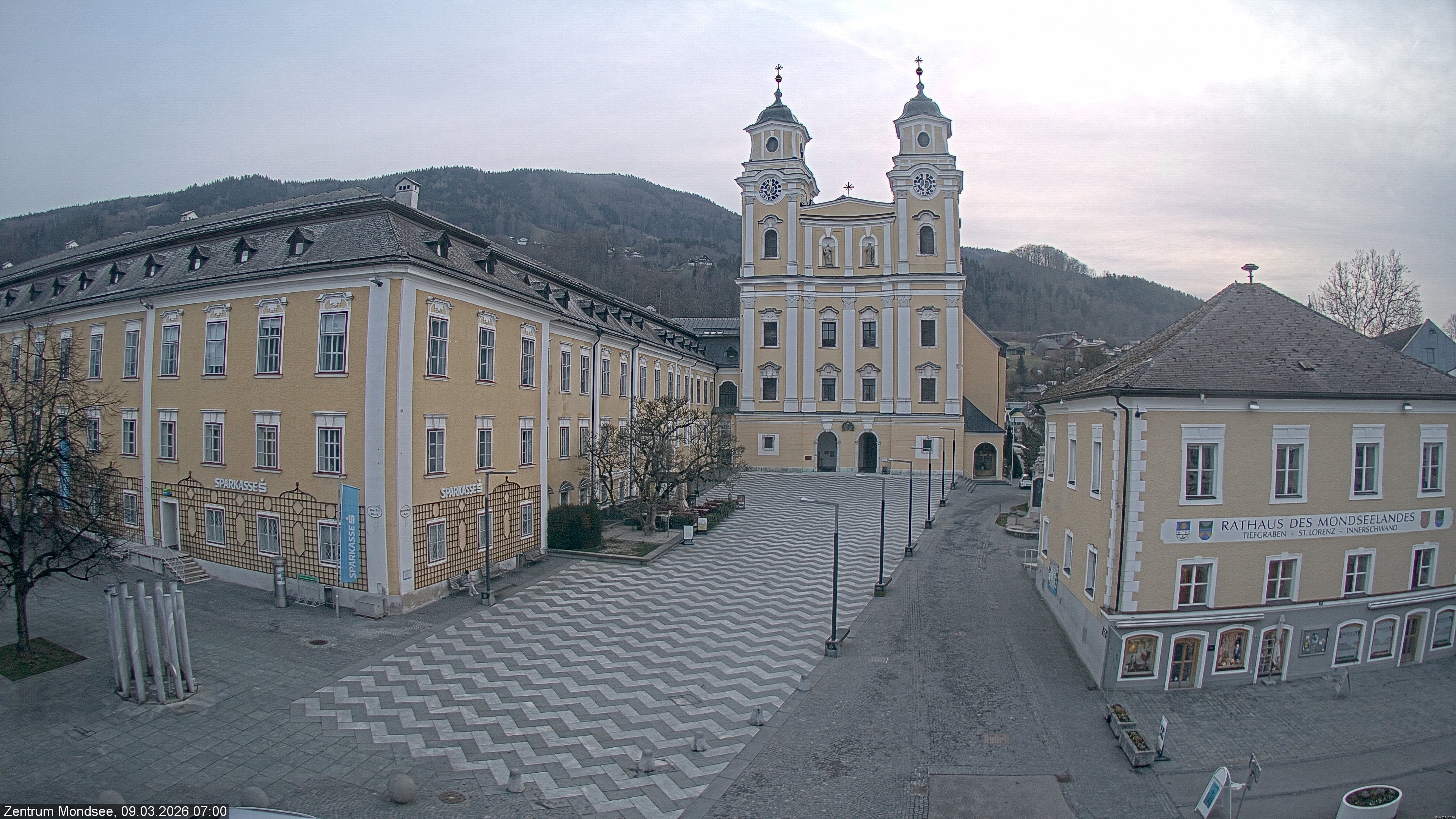 Archived image Webcam View at the market square in Mondsee
