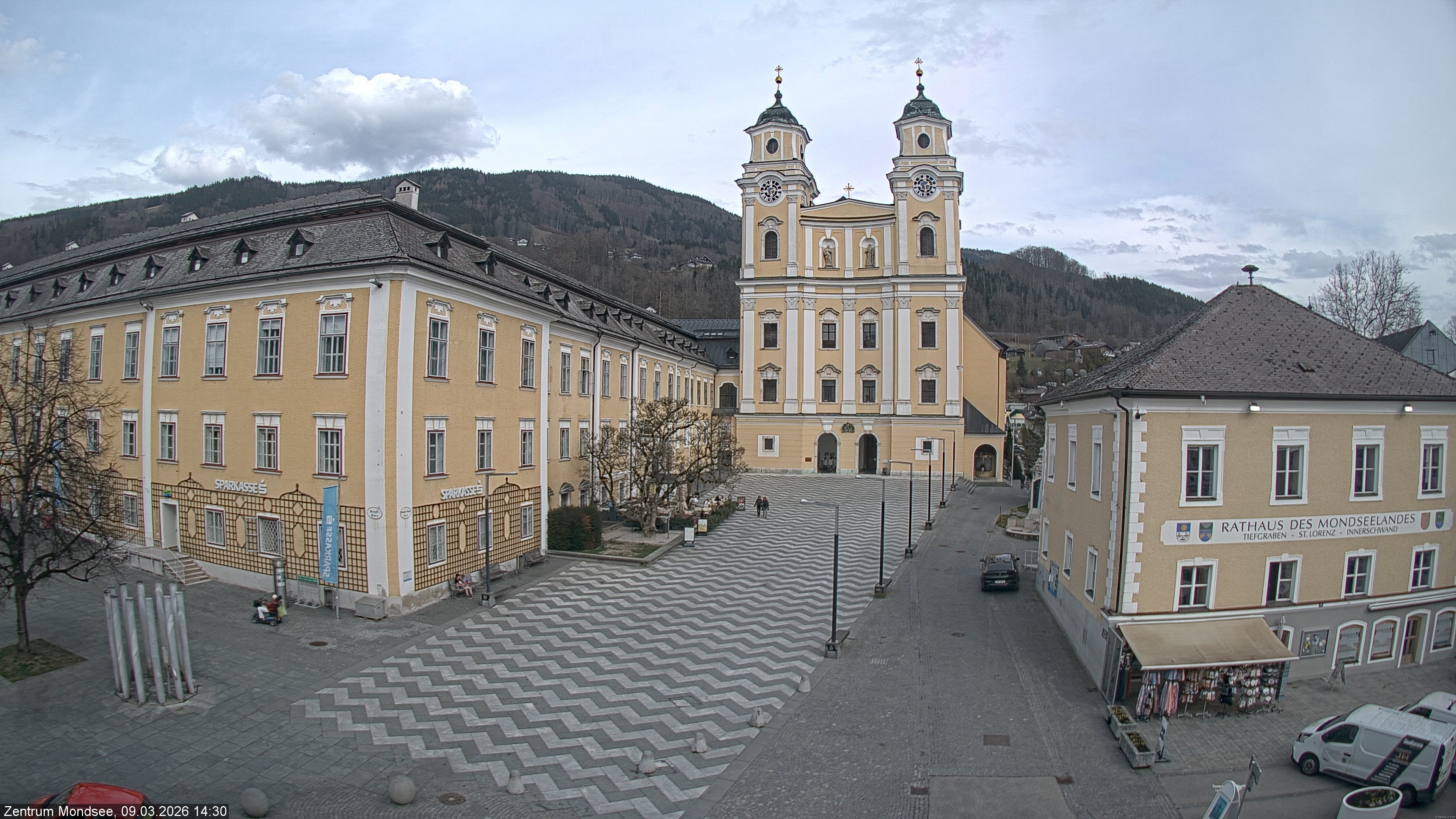 Archived image Webcam View at the market square in Mondsee