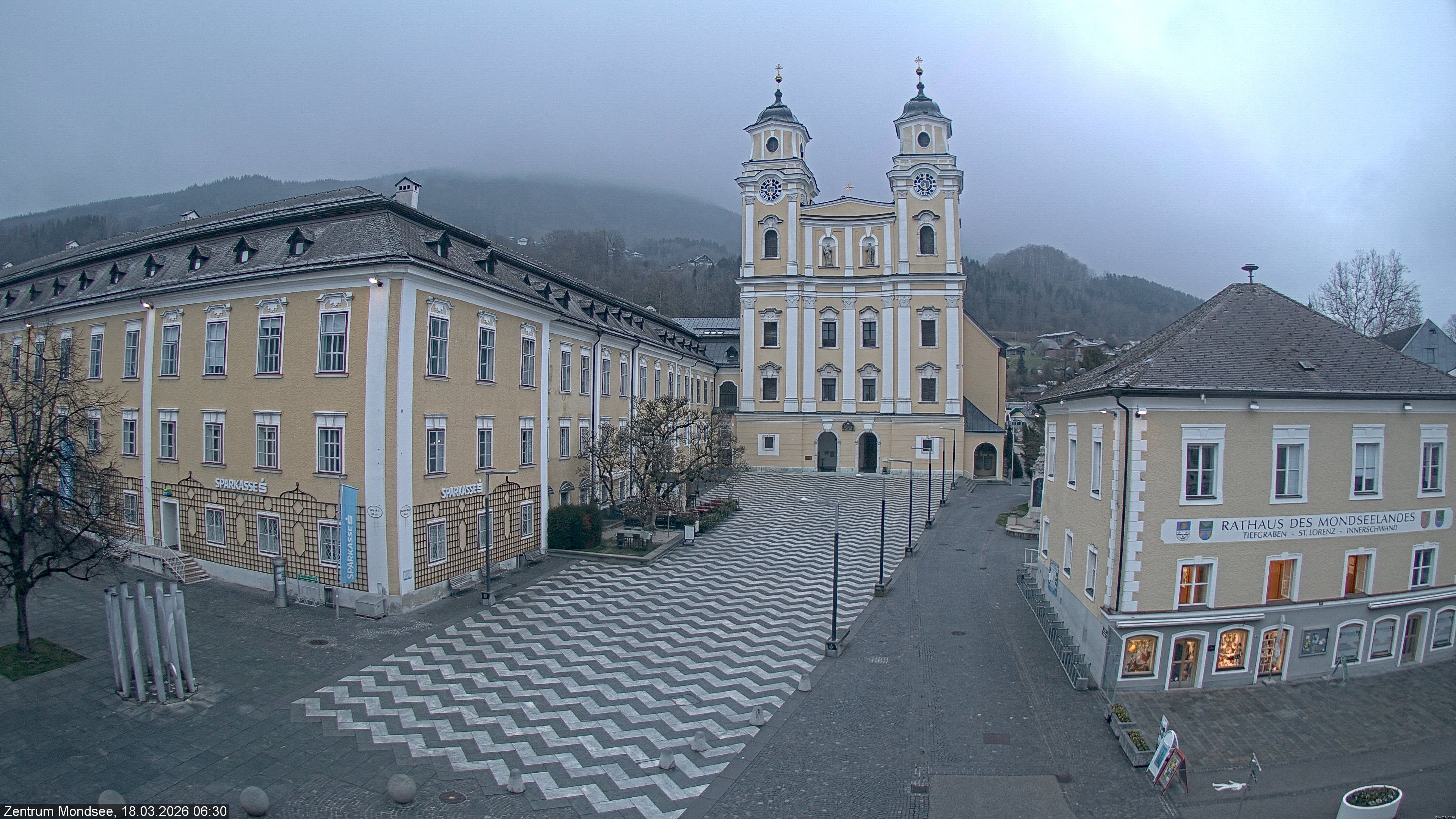 Archived image Webcam View at the market square in Mondsee