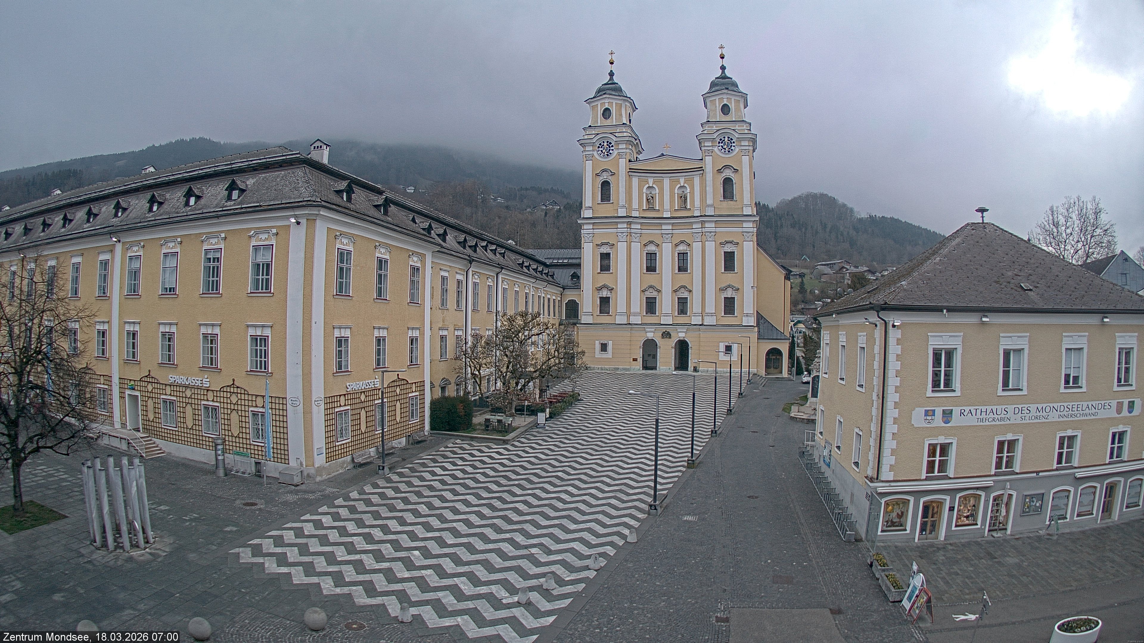 Archived image Webcam View at the market square in Mondsee