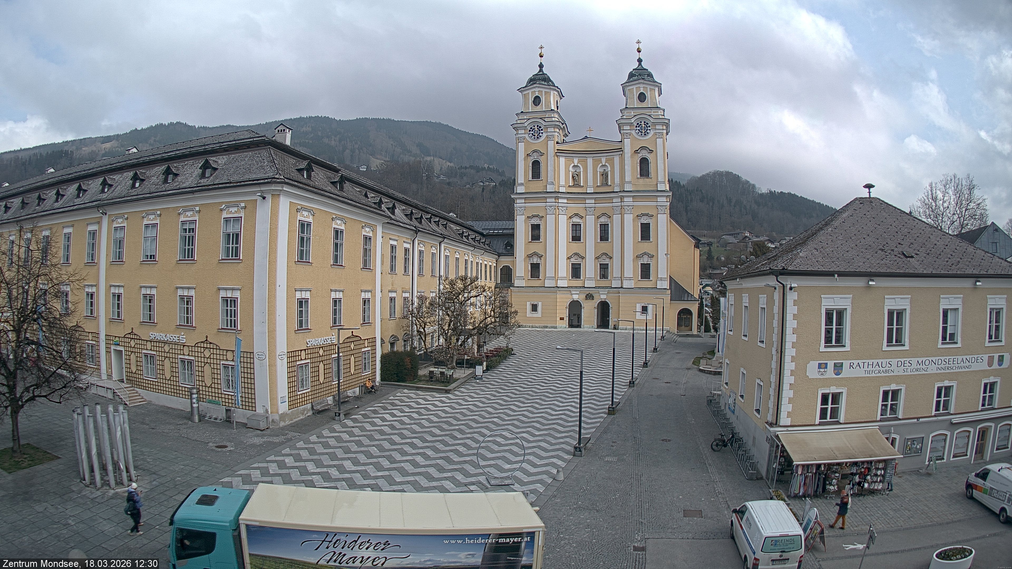 Archived image Webcam View at the market square in Mondsee