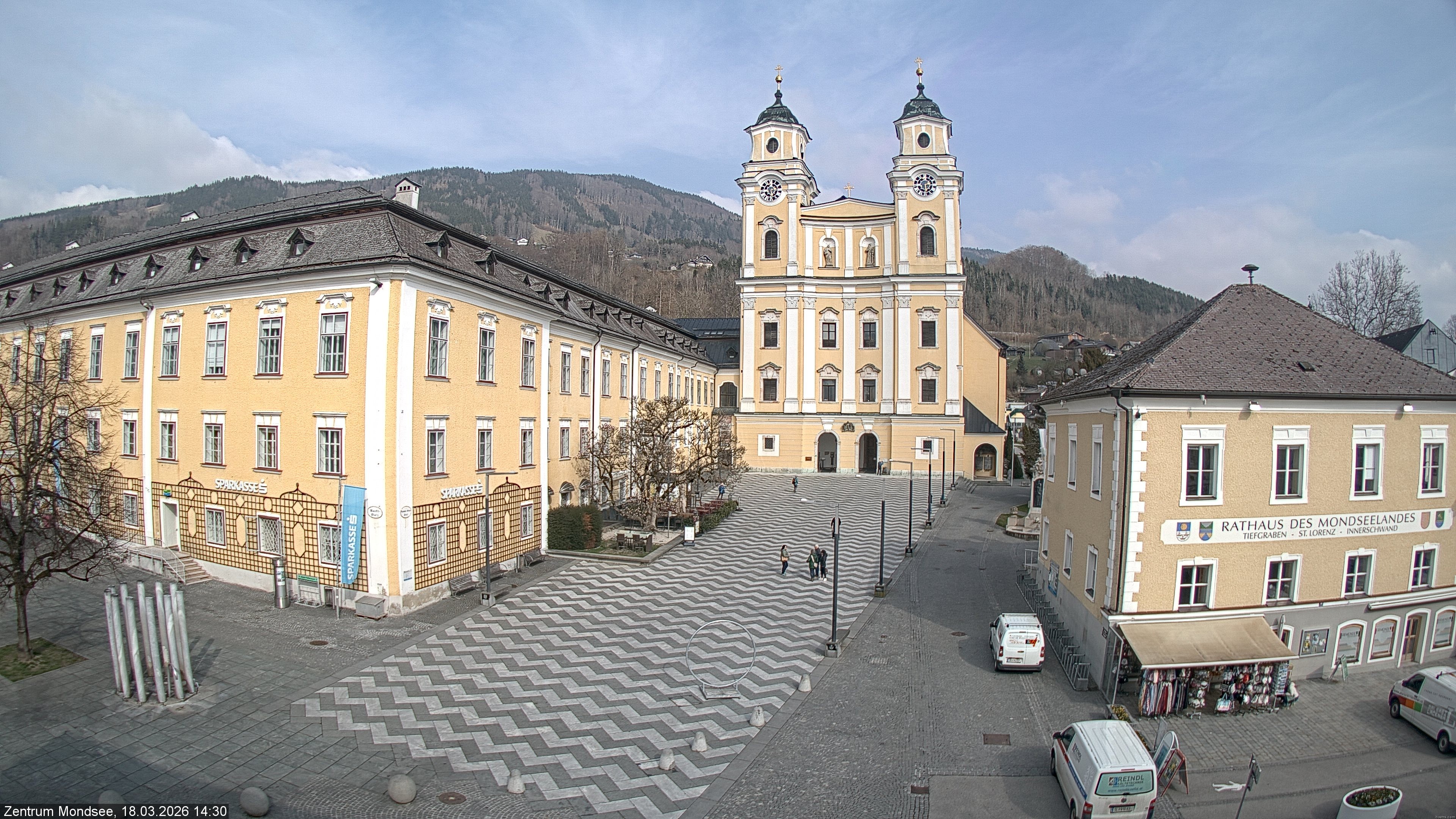Archived image Webcam View at the market square in Mondsee