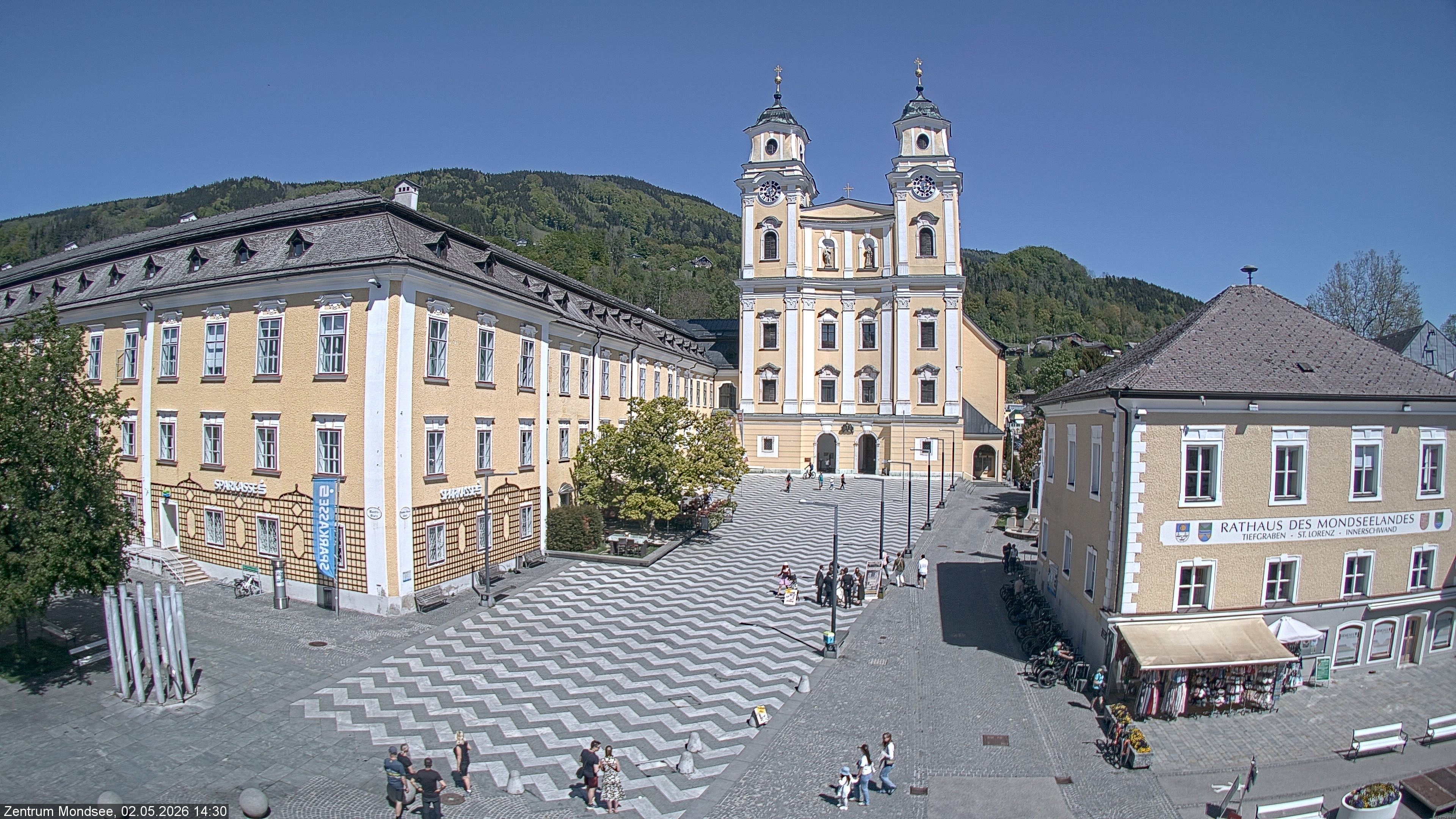 Archived image Webcam View at the market square in Mondsee