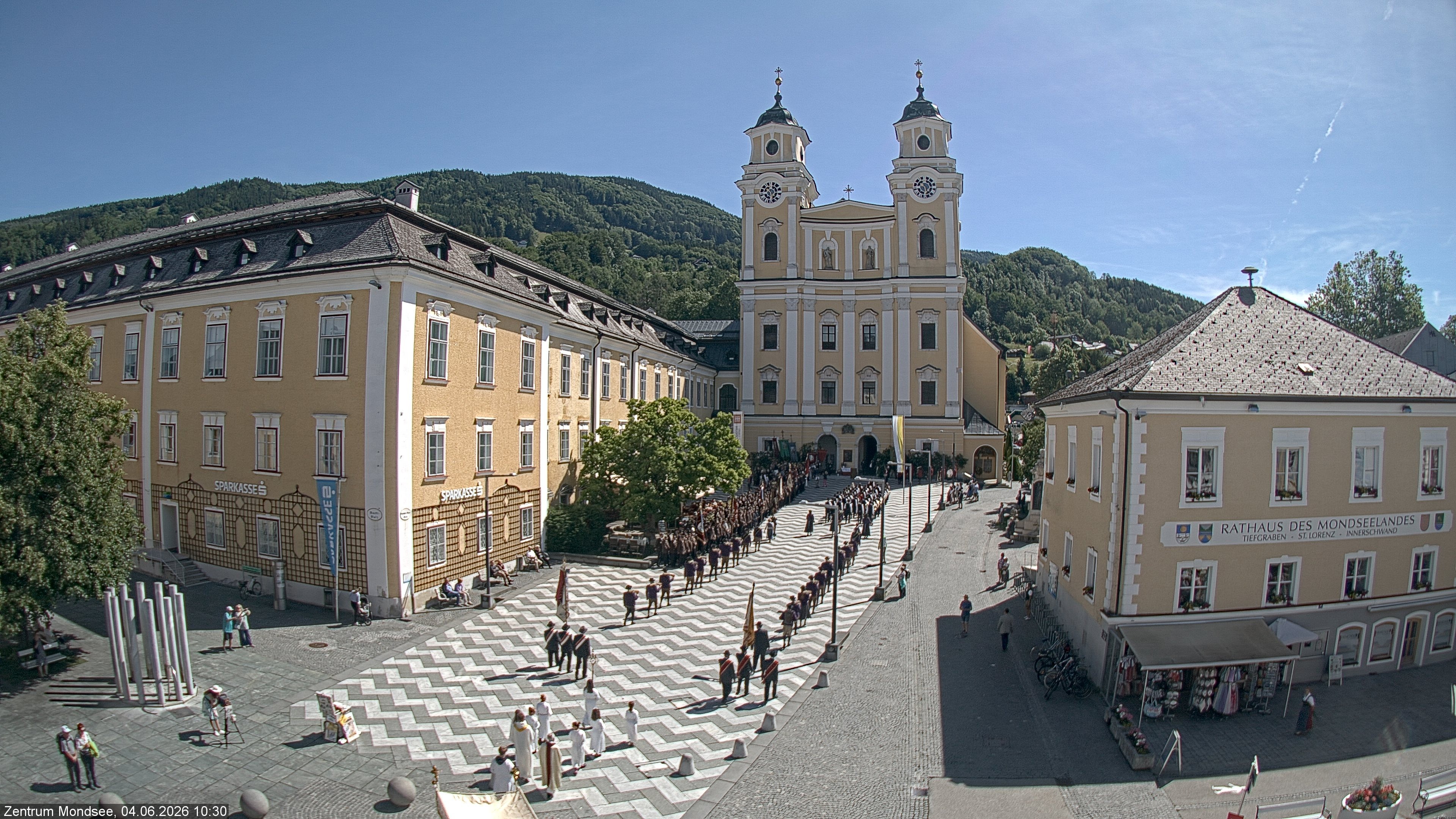 Archived image Webcam View at the market square in Mondsee
