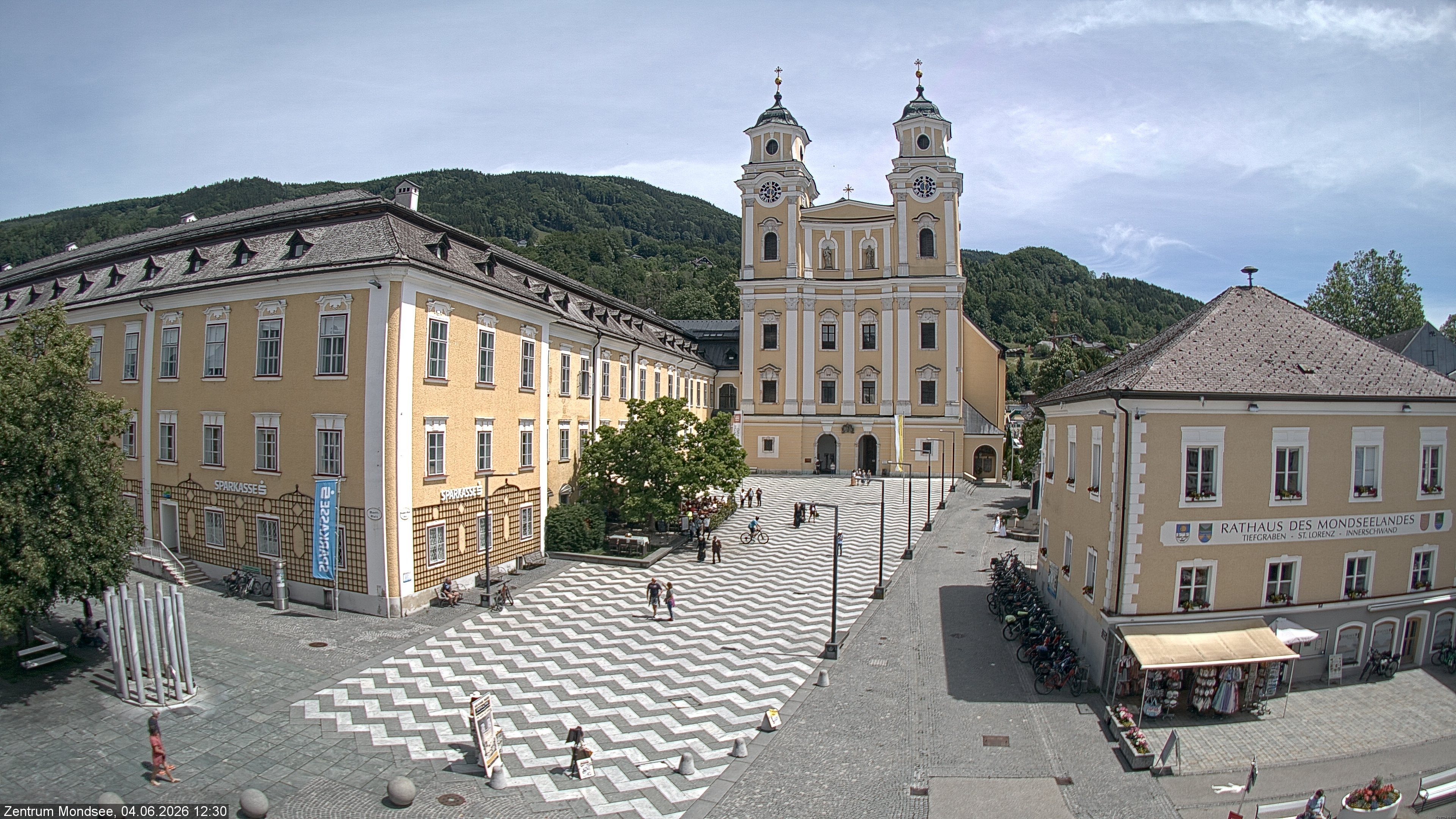 Archived image Webcam View at the market square in Mondsee
