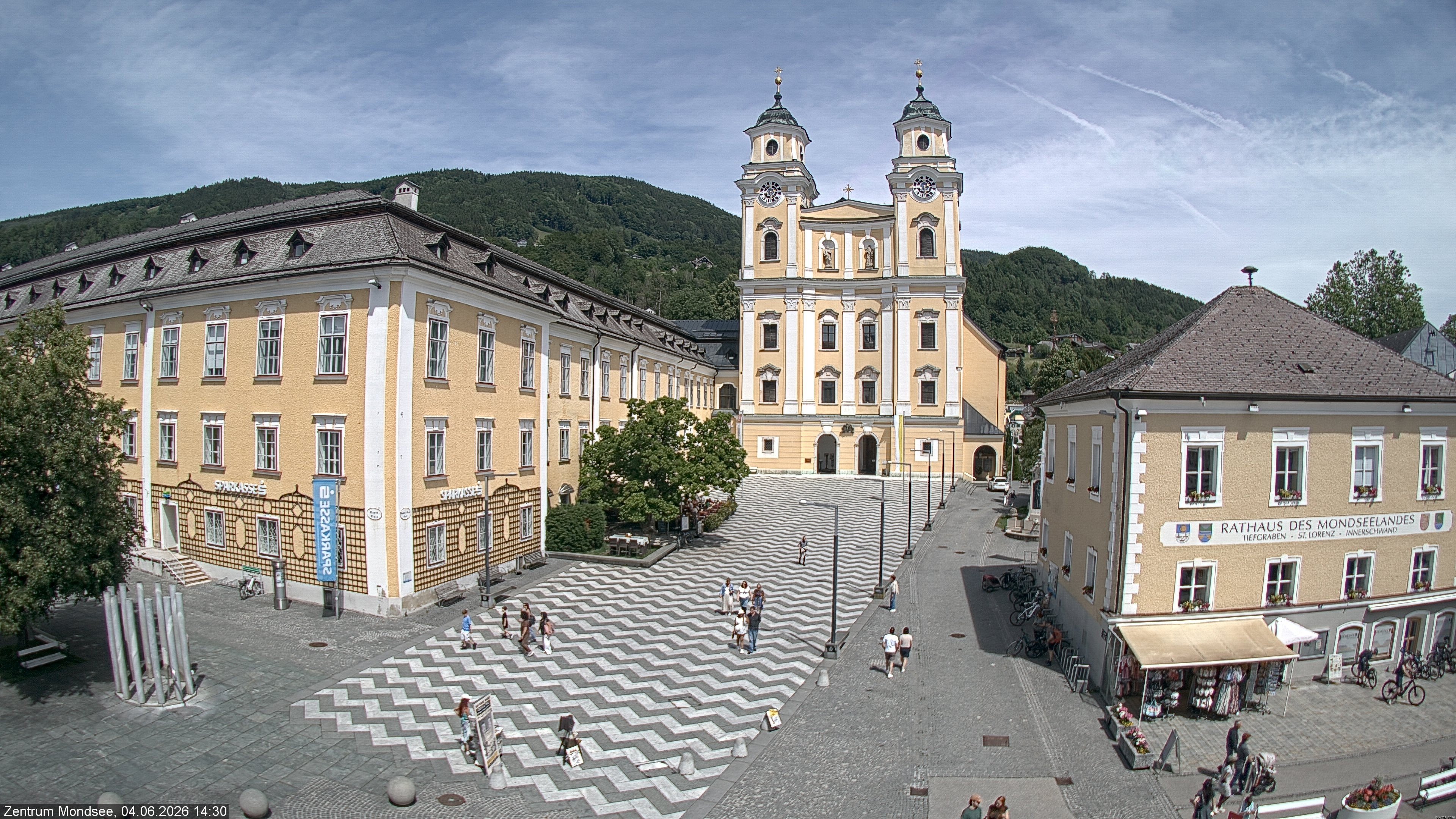 Archived image Webcam View at the market square in Mondsee