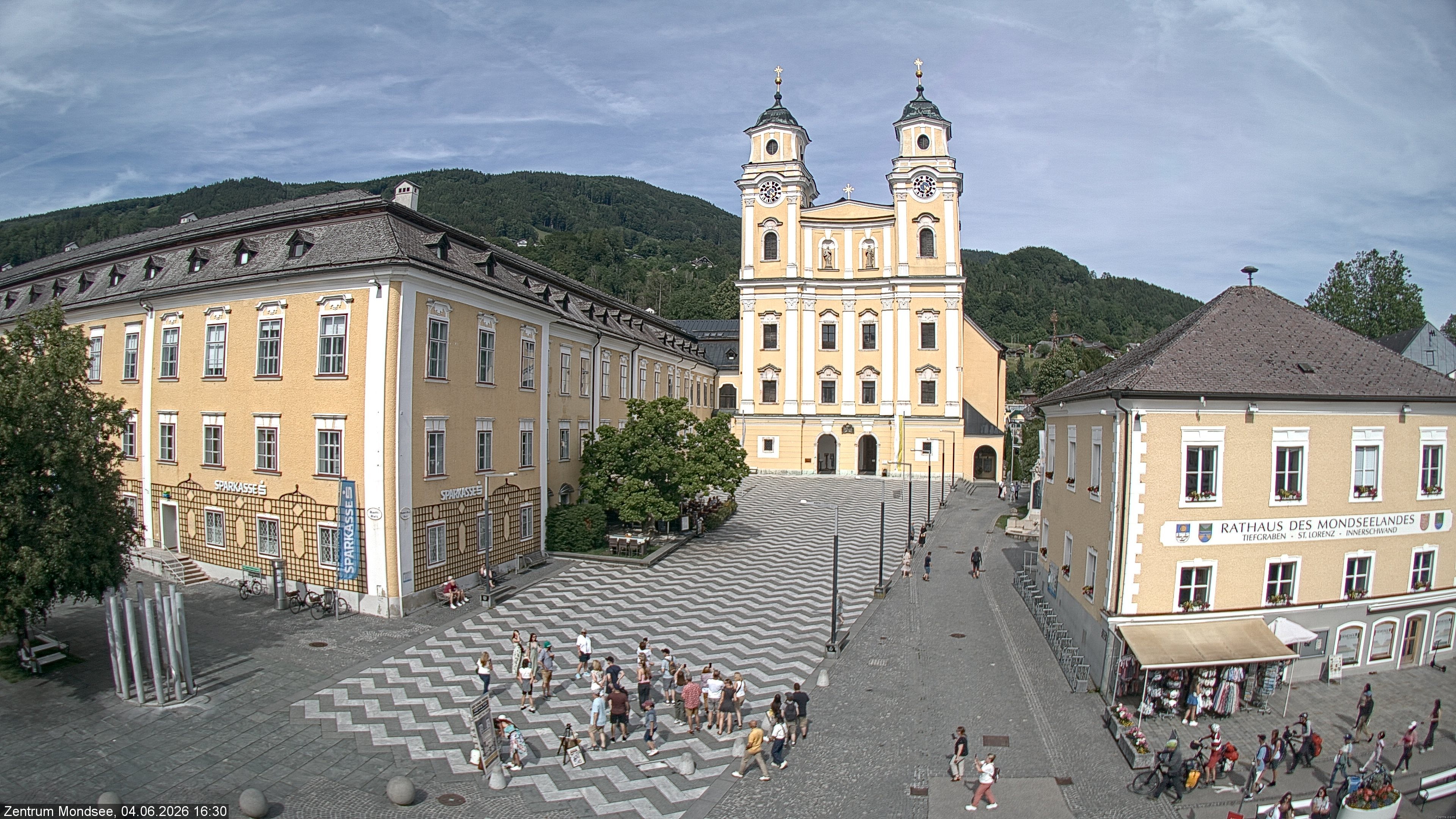Archived image Webcam View at the market square in Mondsee