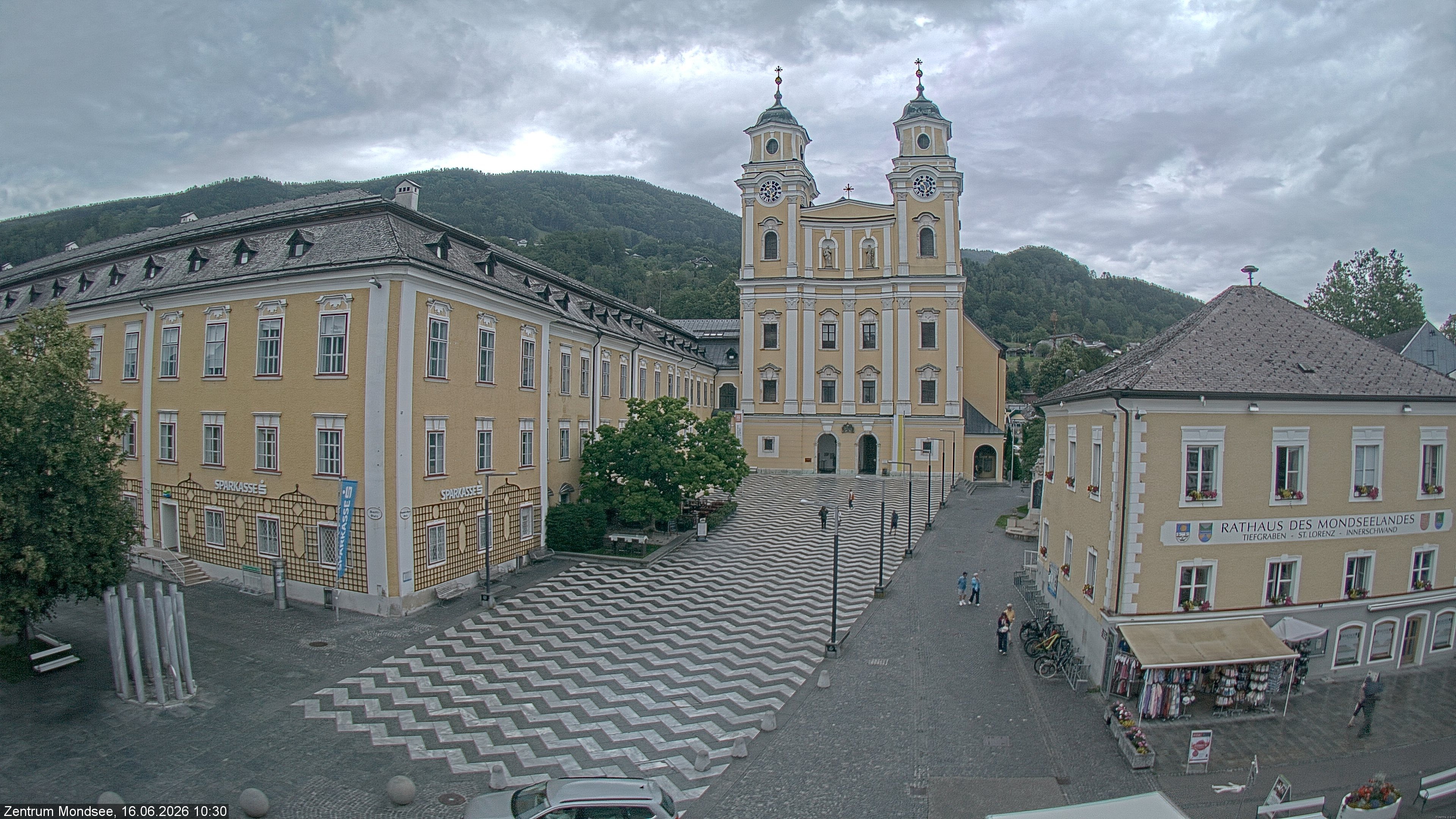 Archived image Webcam View at the market square in Mondsee