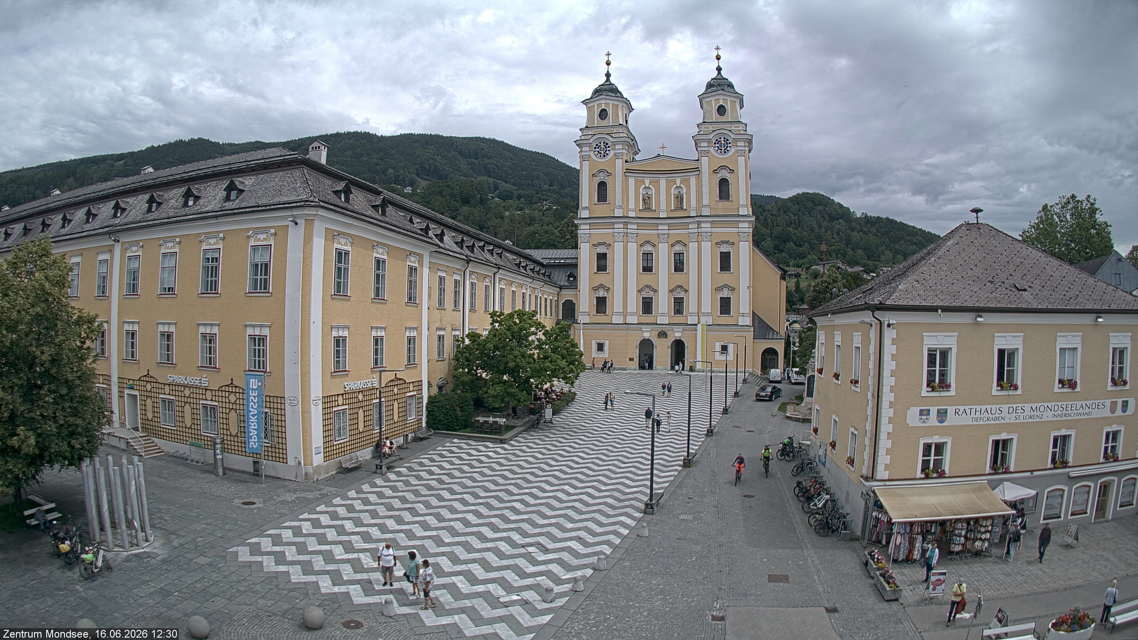 Archived image Webcam View at the market square in Mondsee