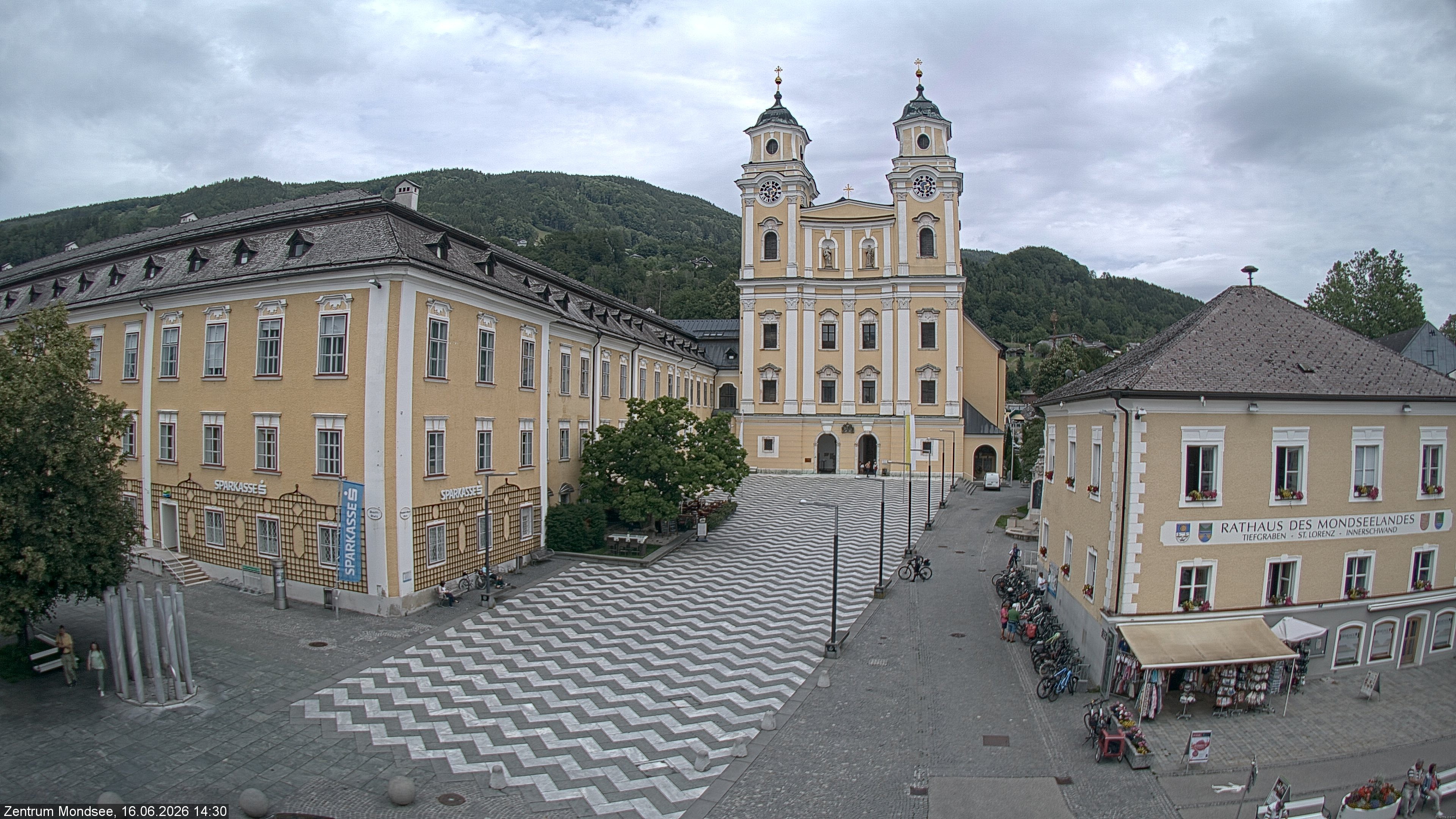 Archived image Webcam View at the market square in Mondsee