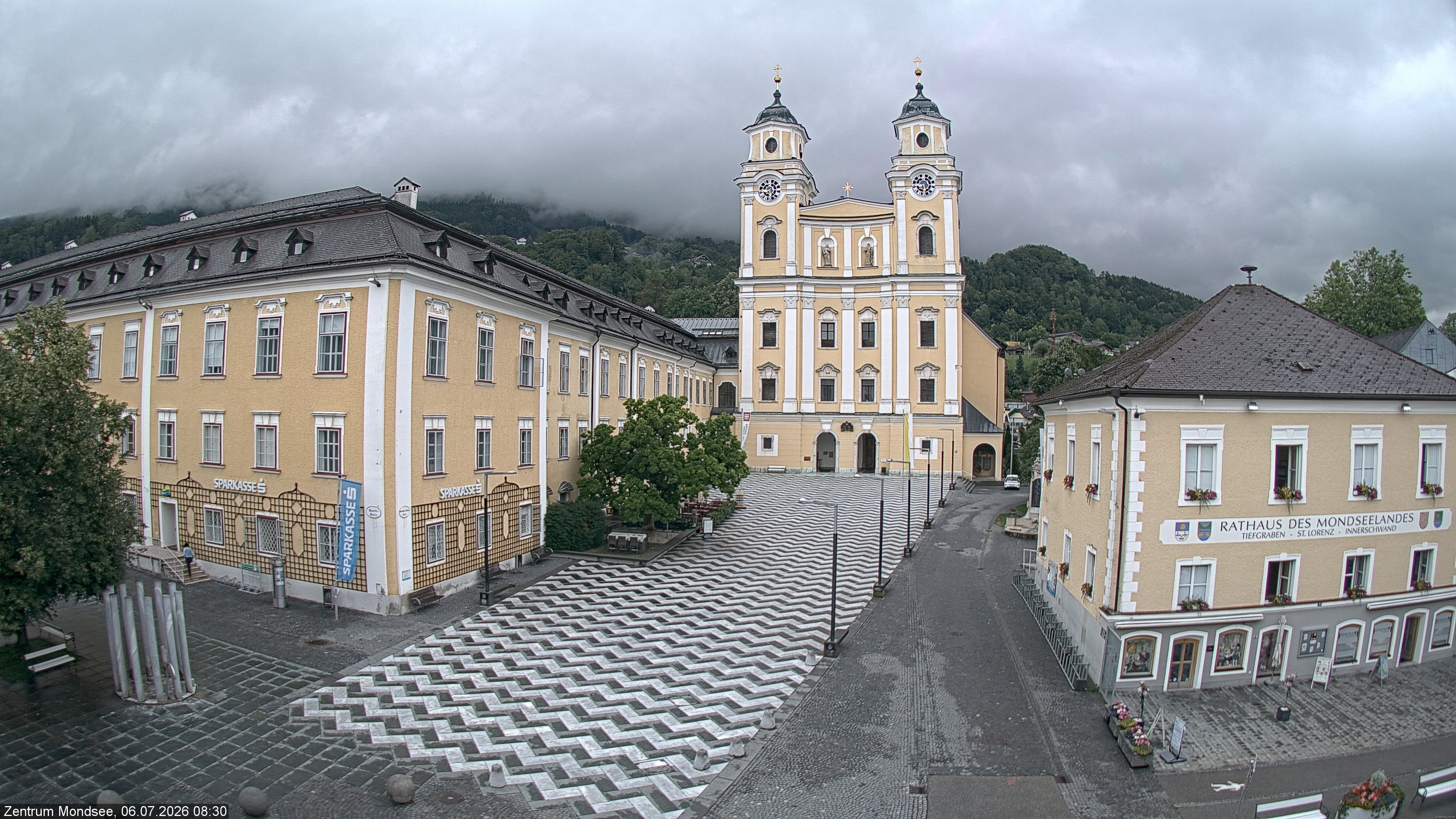 Archived image Webcam View at the market square in Mondsee