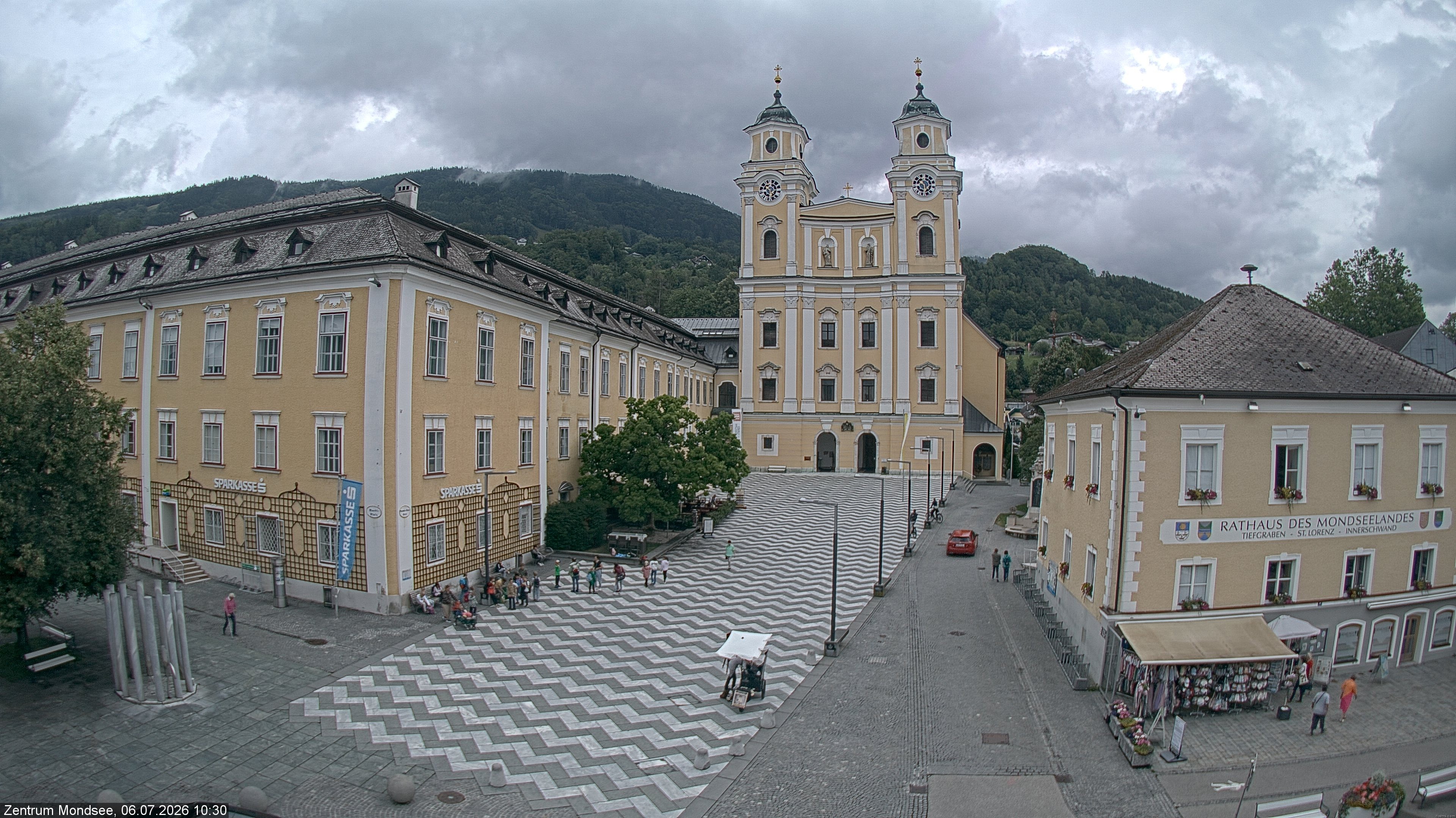 Archived image Webcam View at the market square in Mondsee