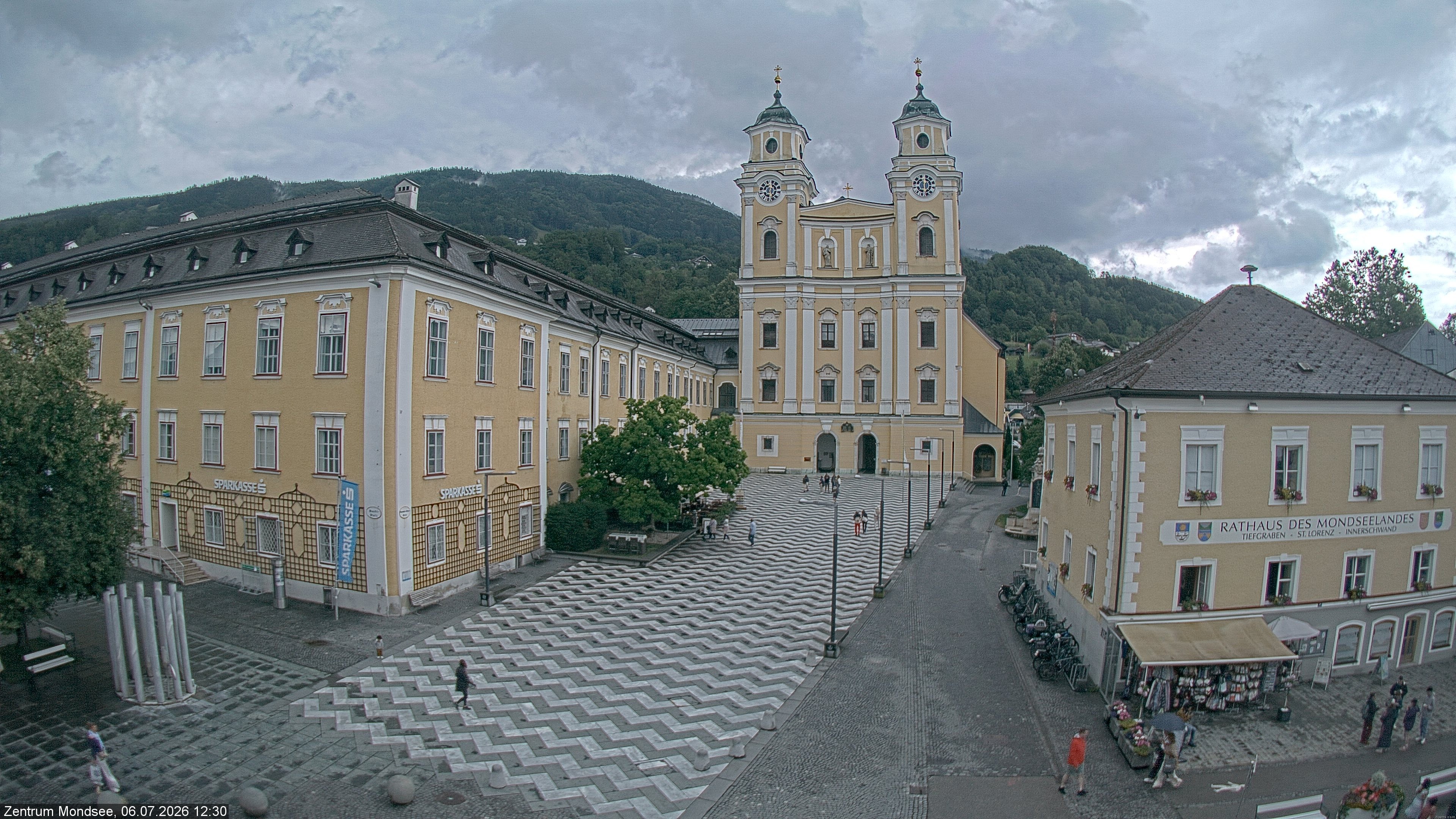 Archived image Webcam View at the market square in Mondsee