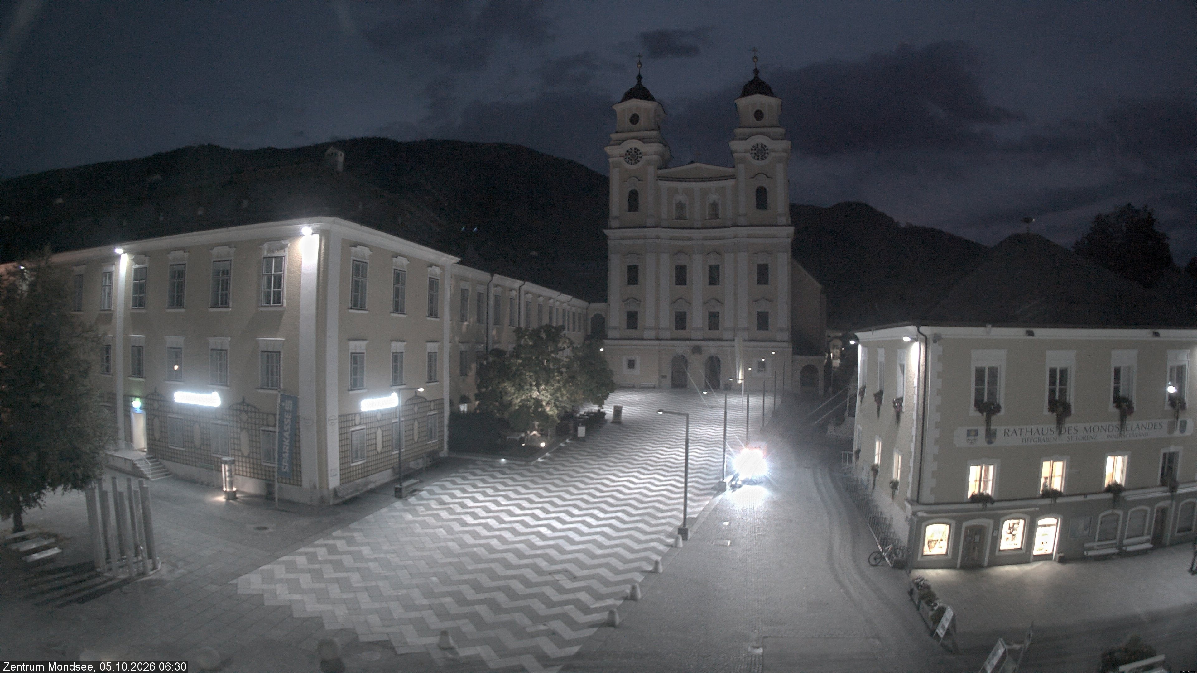 Archived image Webcam View at the market square in Mondsee