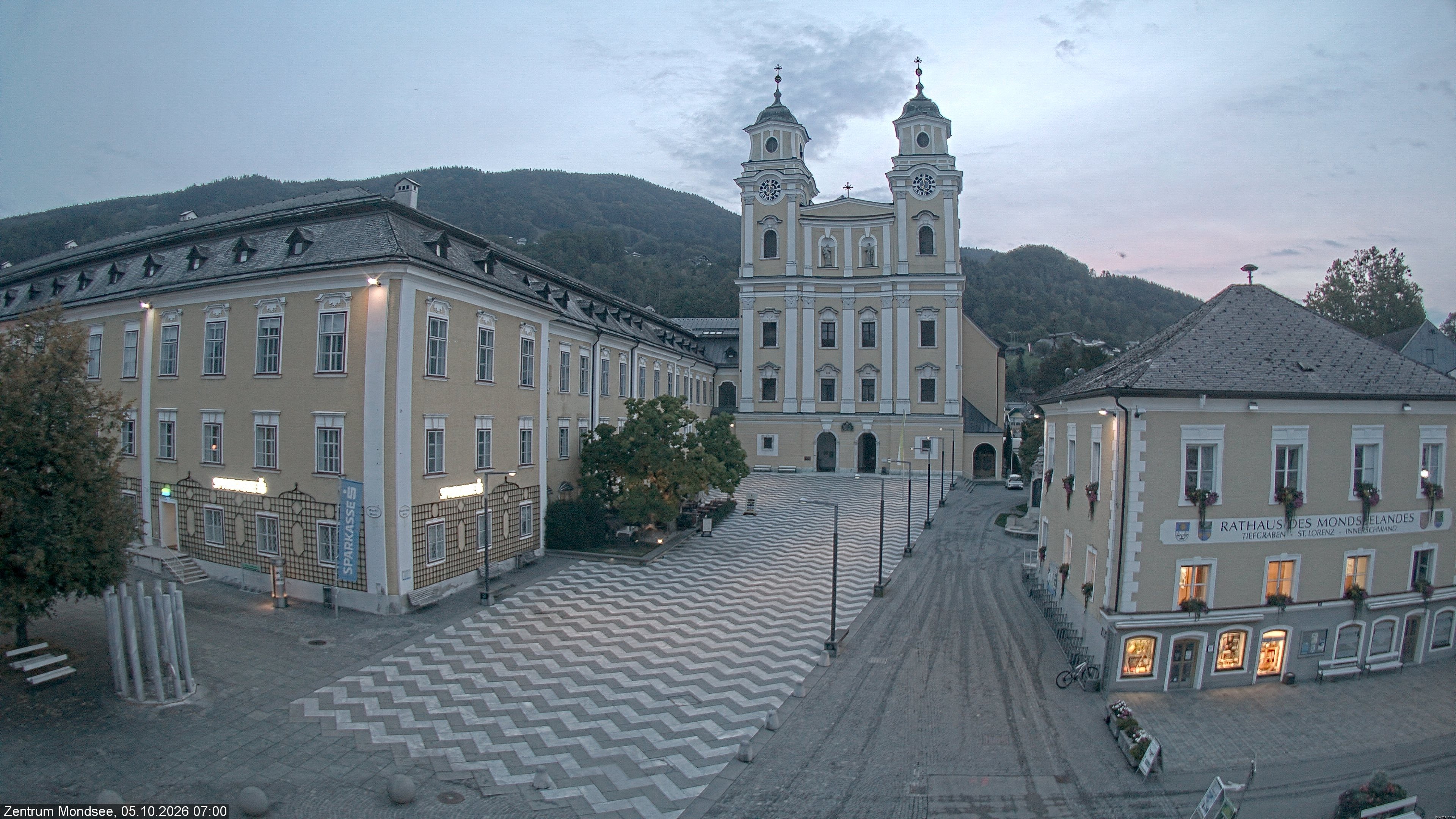 Archived image Webcam View at the market square in Mondsee