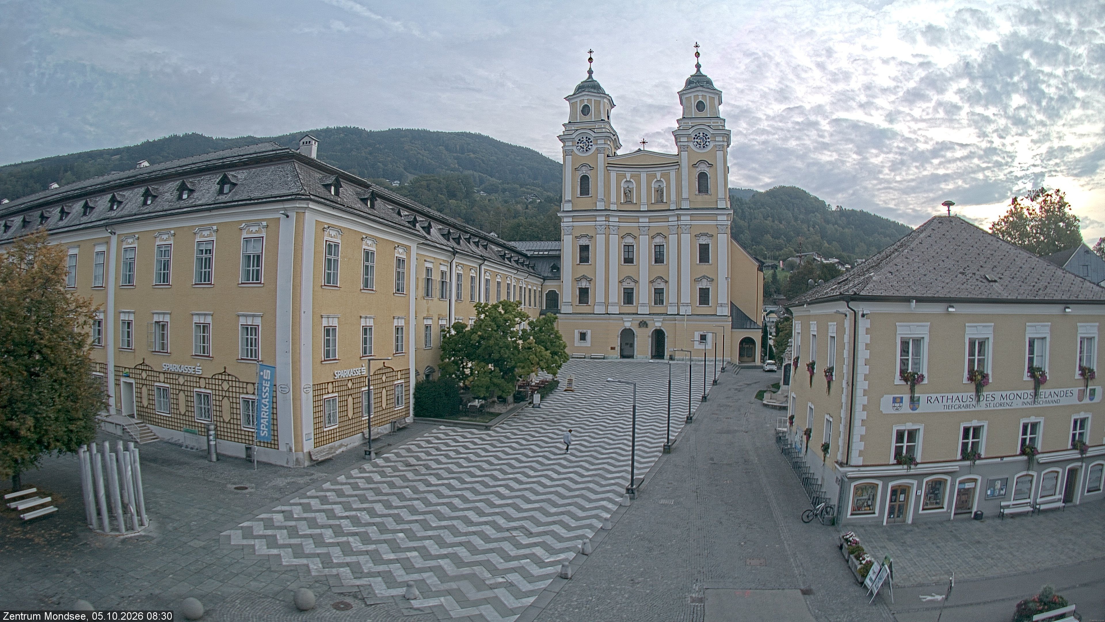 Archived image Webcam View at the market square in Mondsee
