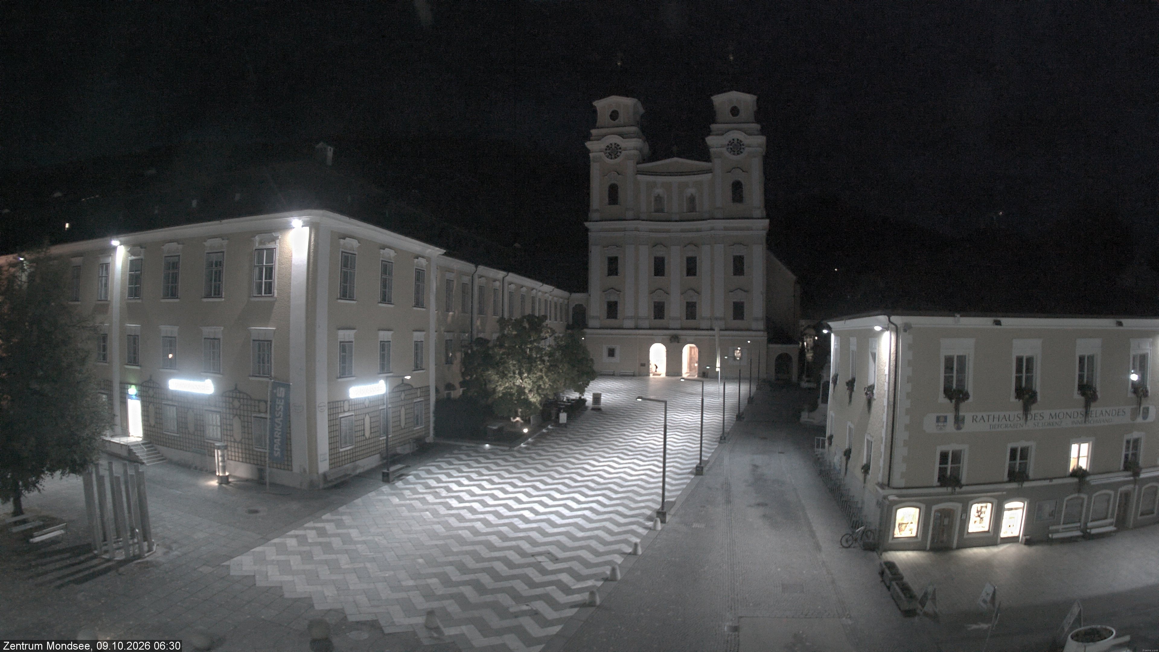 Archived image Webcam View at the market square in Mondsee