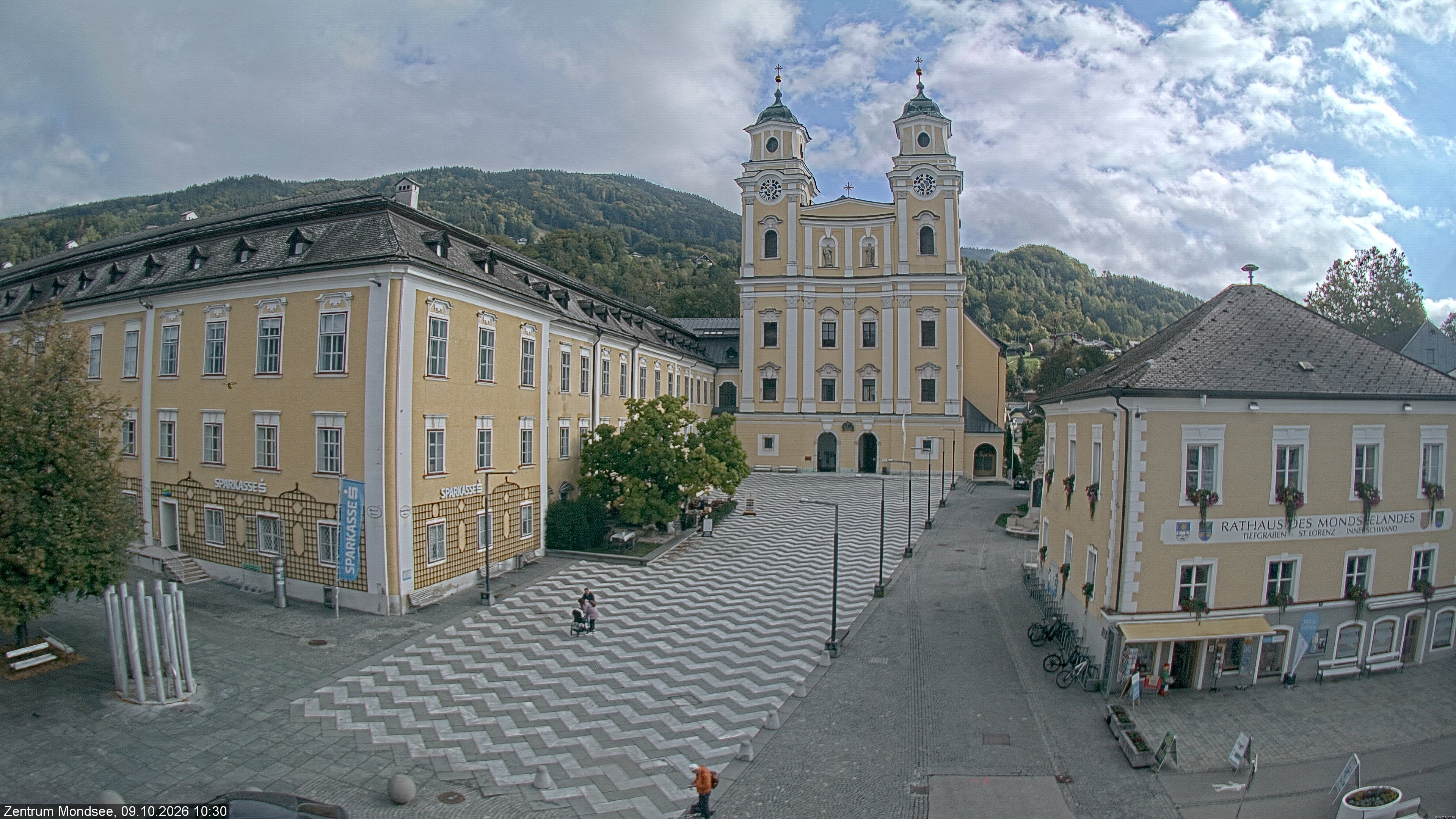 Archived image Webcam View at the market square in Mondsee