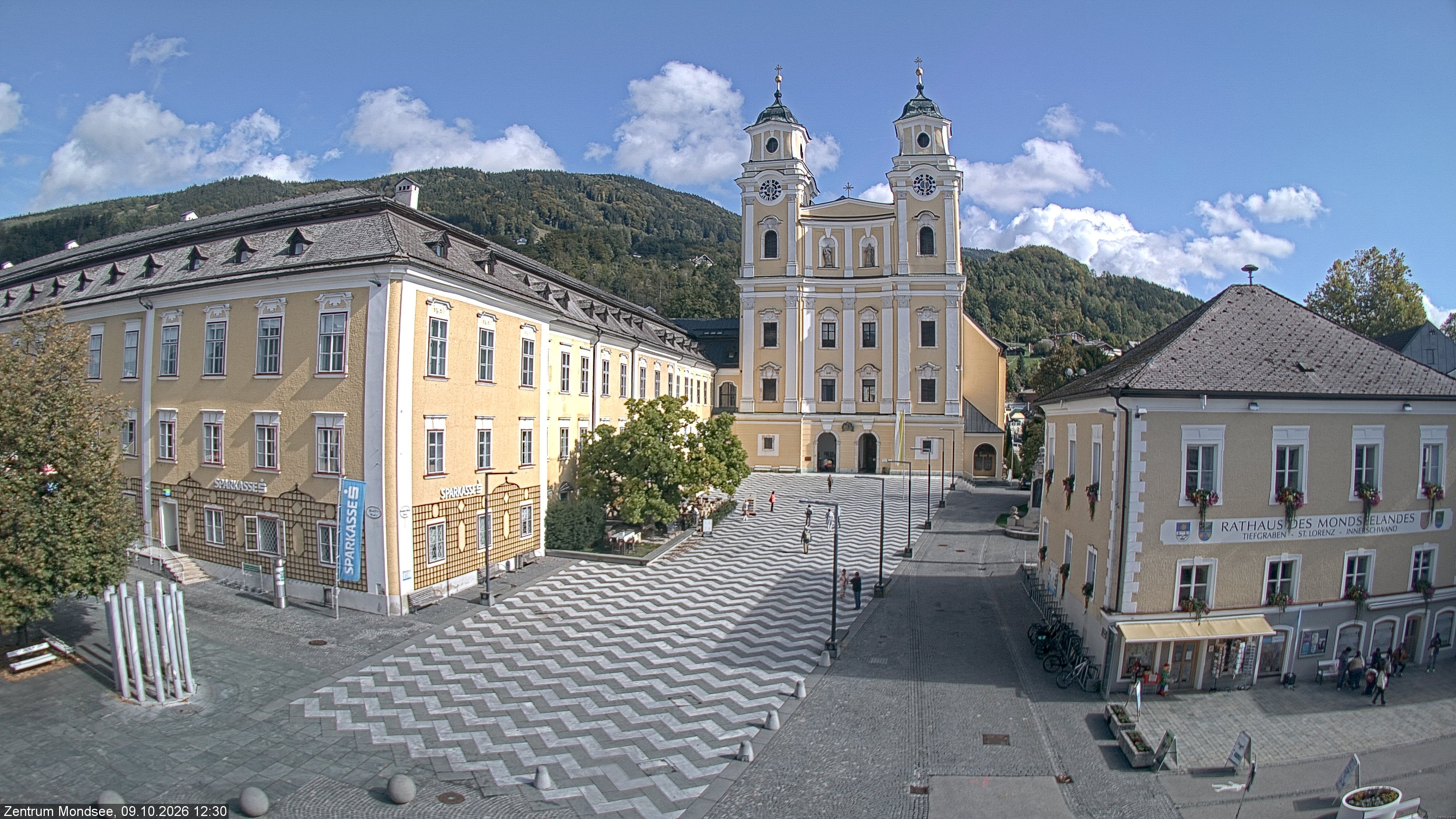 Archived image Webcam View at the market square in Mondsee