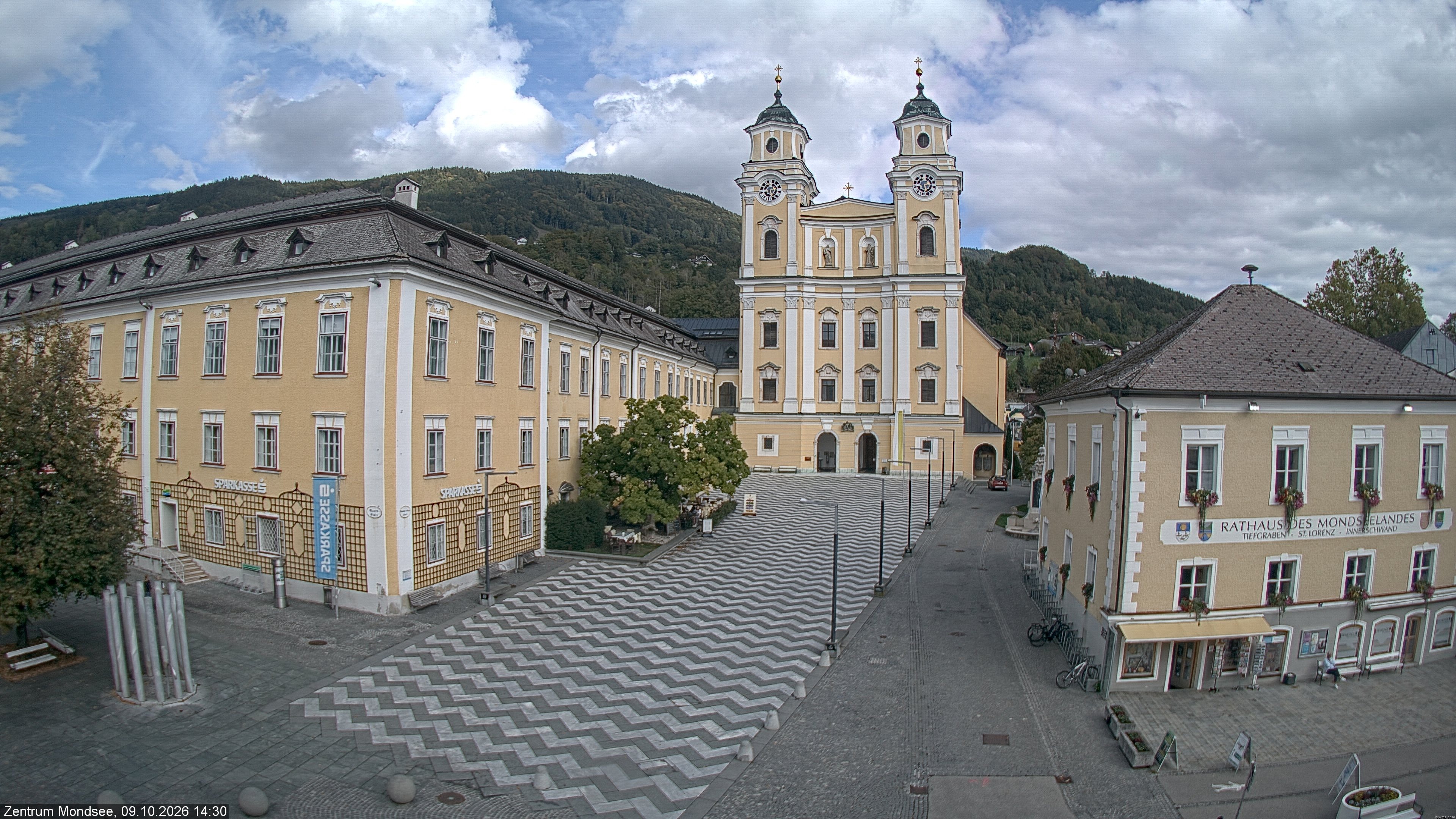 Archived image Webcam View at the market square in Mondsee