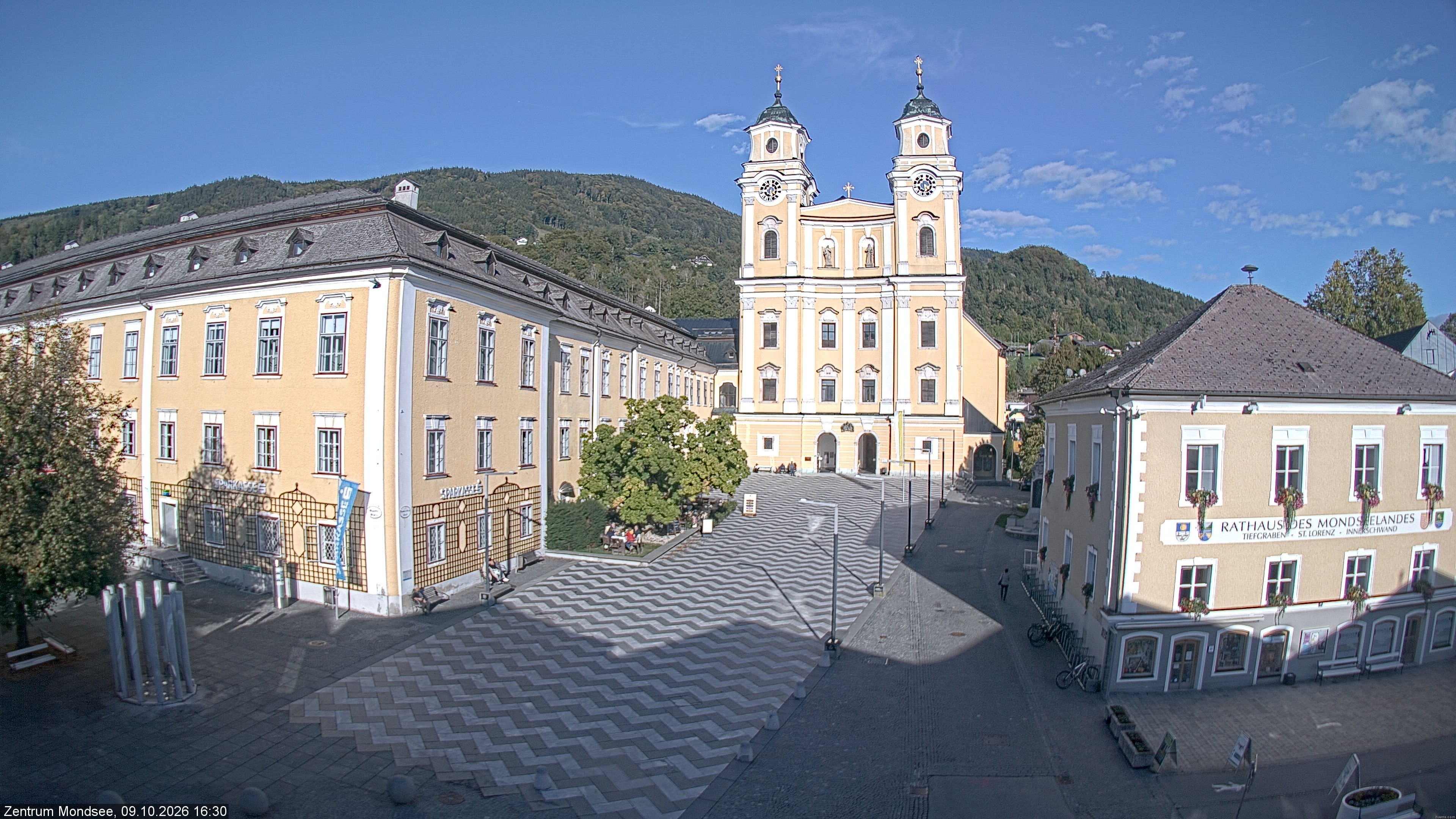 Archived image Webcam View at the market square in Mondsee