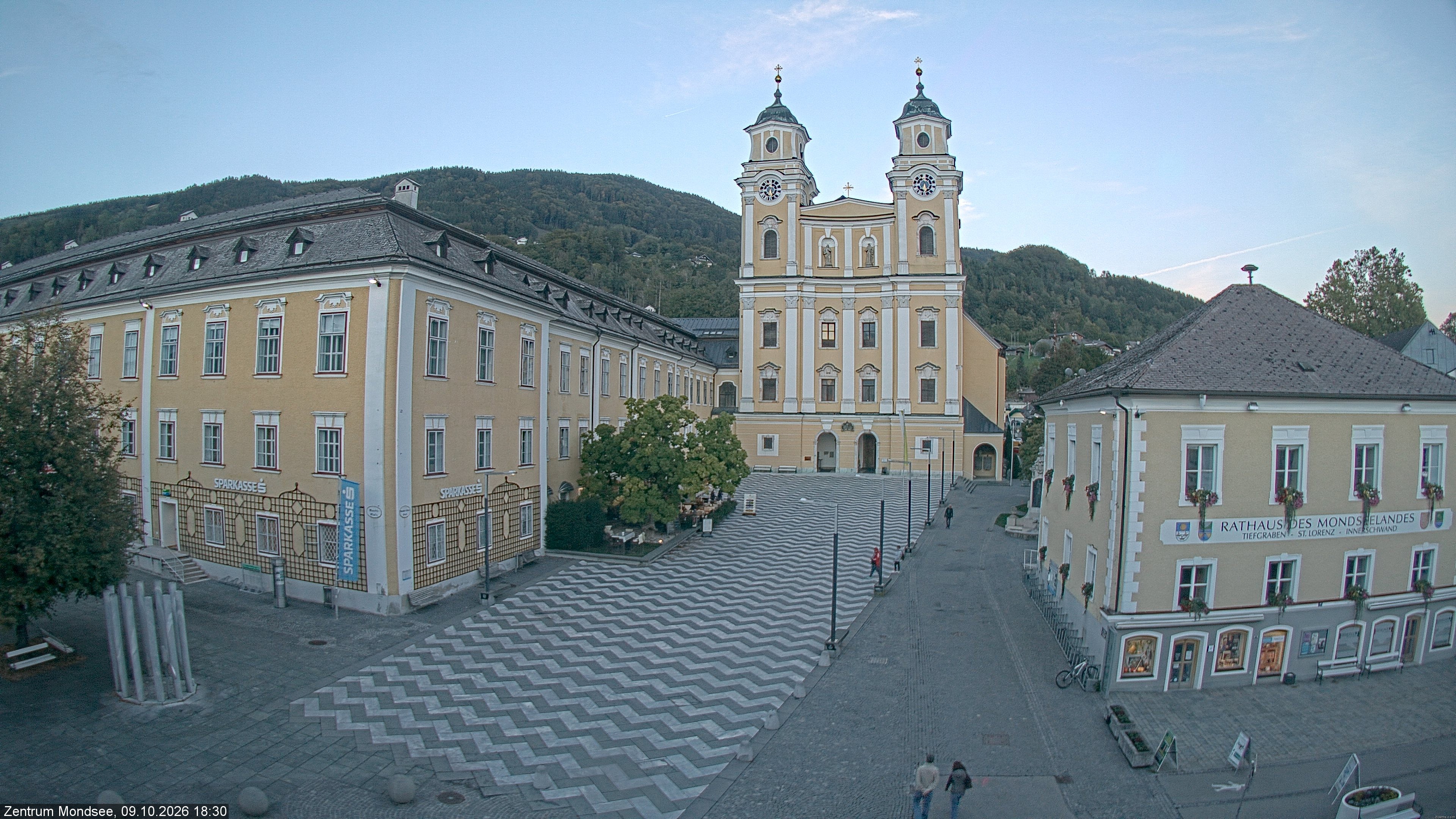 Archived image Webcam View at the market square in Mondsee