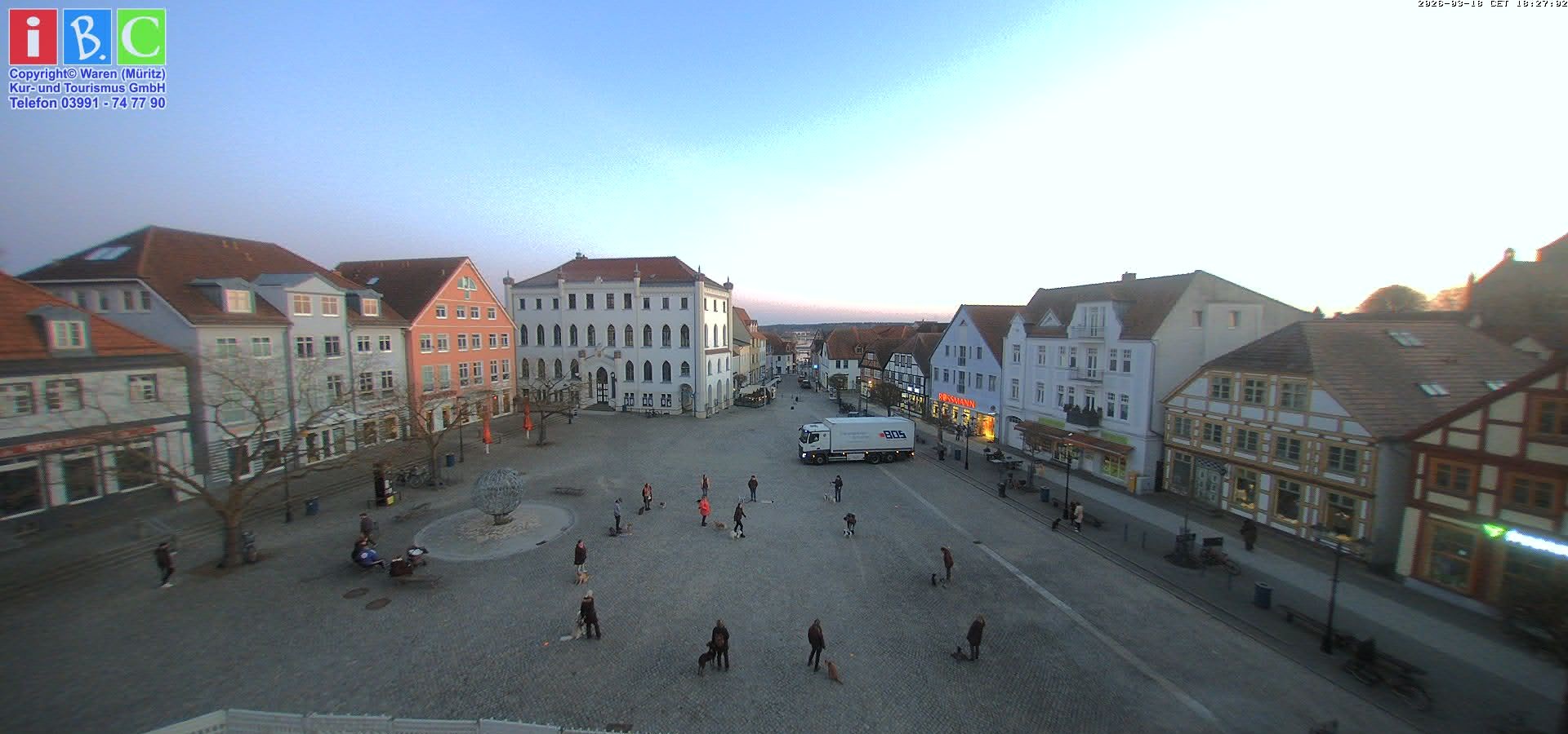 Archiv Foto Webcam Neuer Markt in Waren an der Müritz