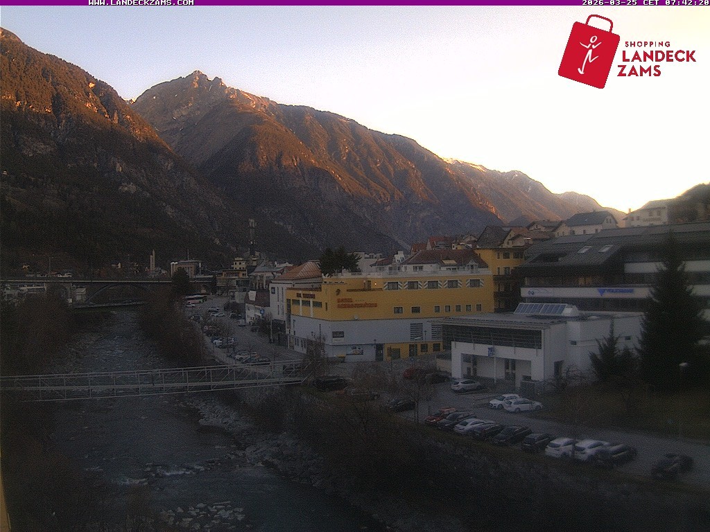 Archived image Webcam City of Landeck - River Inn